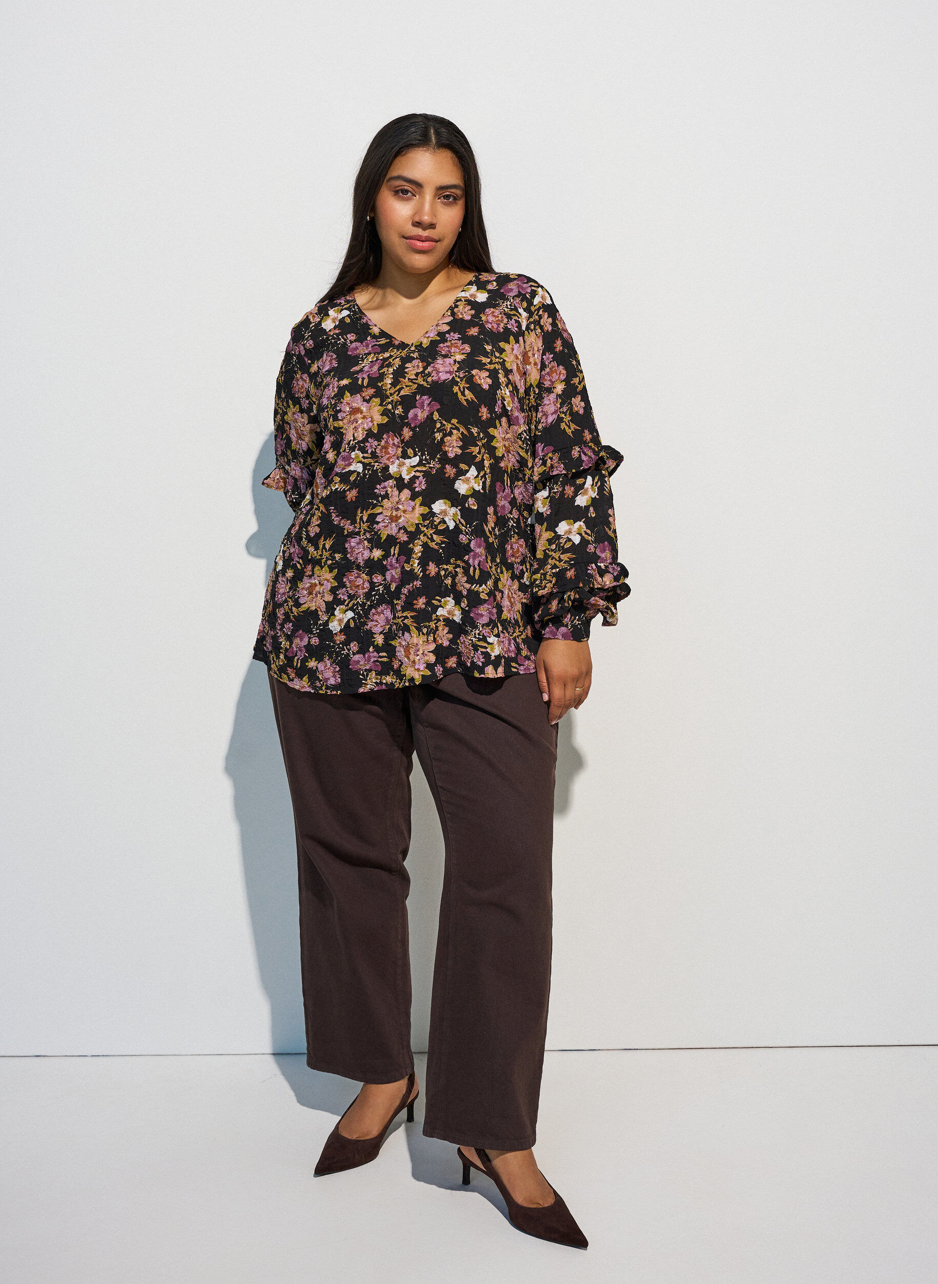 ZizziBlouse met bloemenprint en ruchesdetails, Zwart, Model image number 1