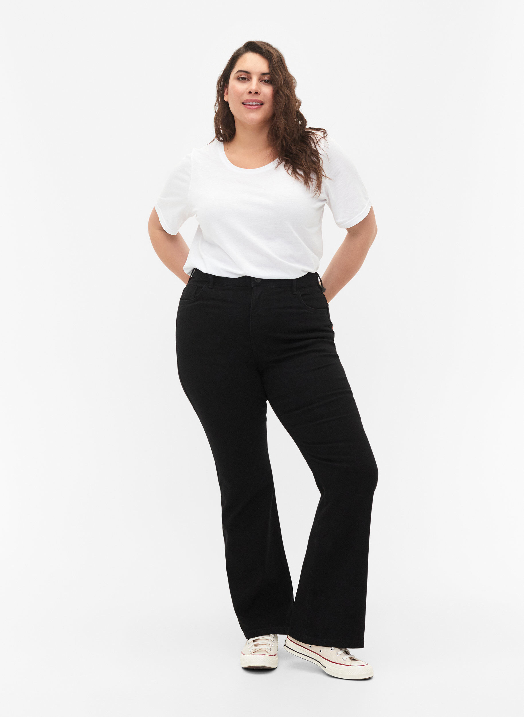 Hoog getailleerde jeans met bootcut, Zwart, Model