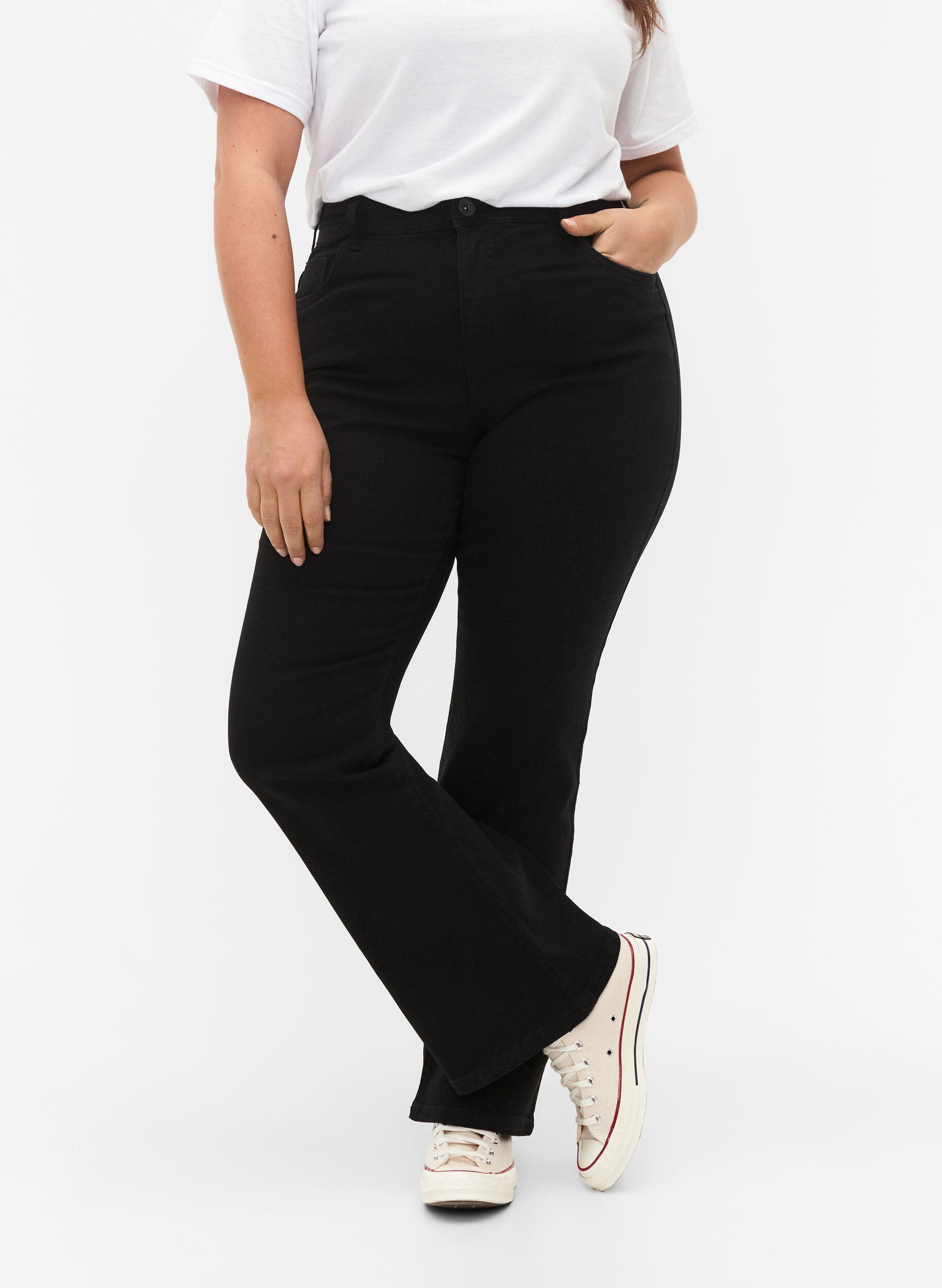 ZizziHoog getailleerde jeans met bootcut, Zwart, Model image number 2