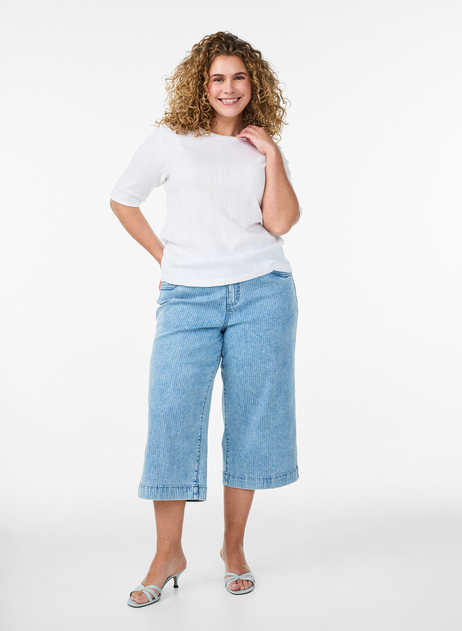 Zizzi T-shirt van katoen met gaatjesborduursel, Wit, Model image number 1