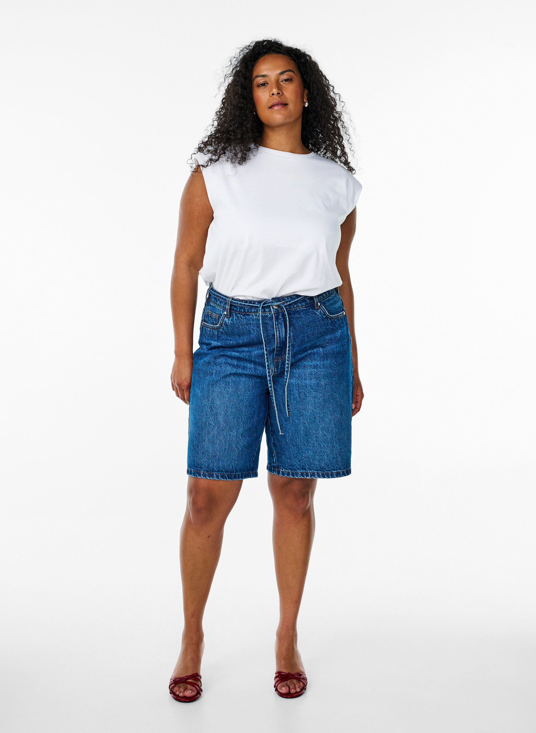 Zizzi Mouwloze blouse van jersey met schoudervulling, Wit, Model image number 1