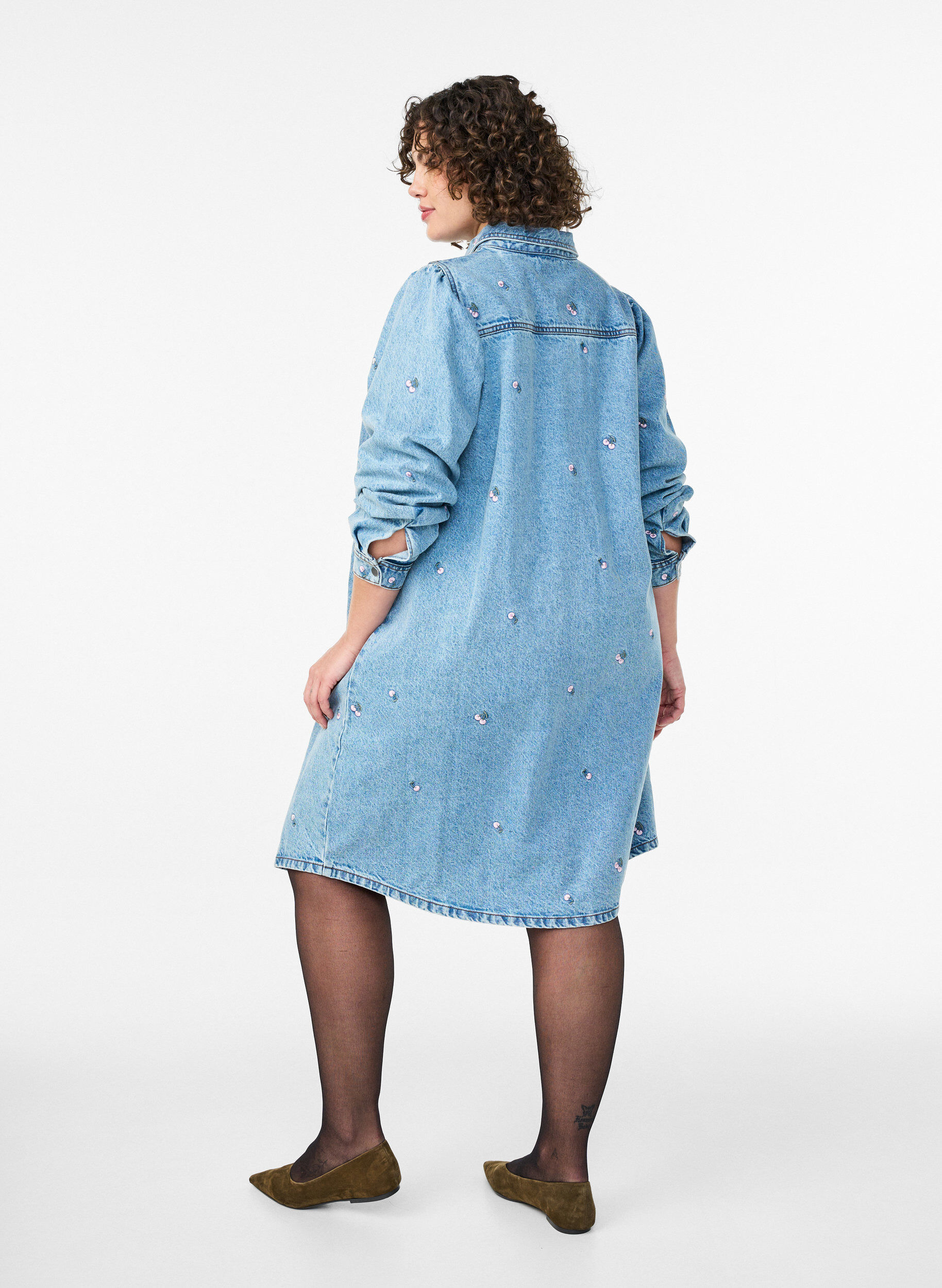 Zizzi Denimjurk met kersen en borstzakken, Blauw, Model image number 2
