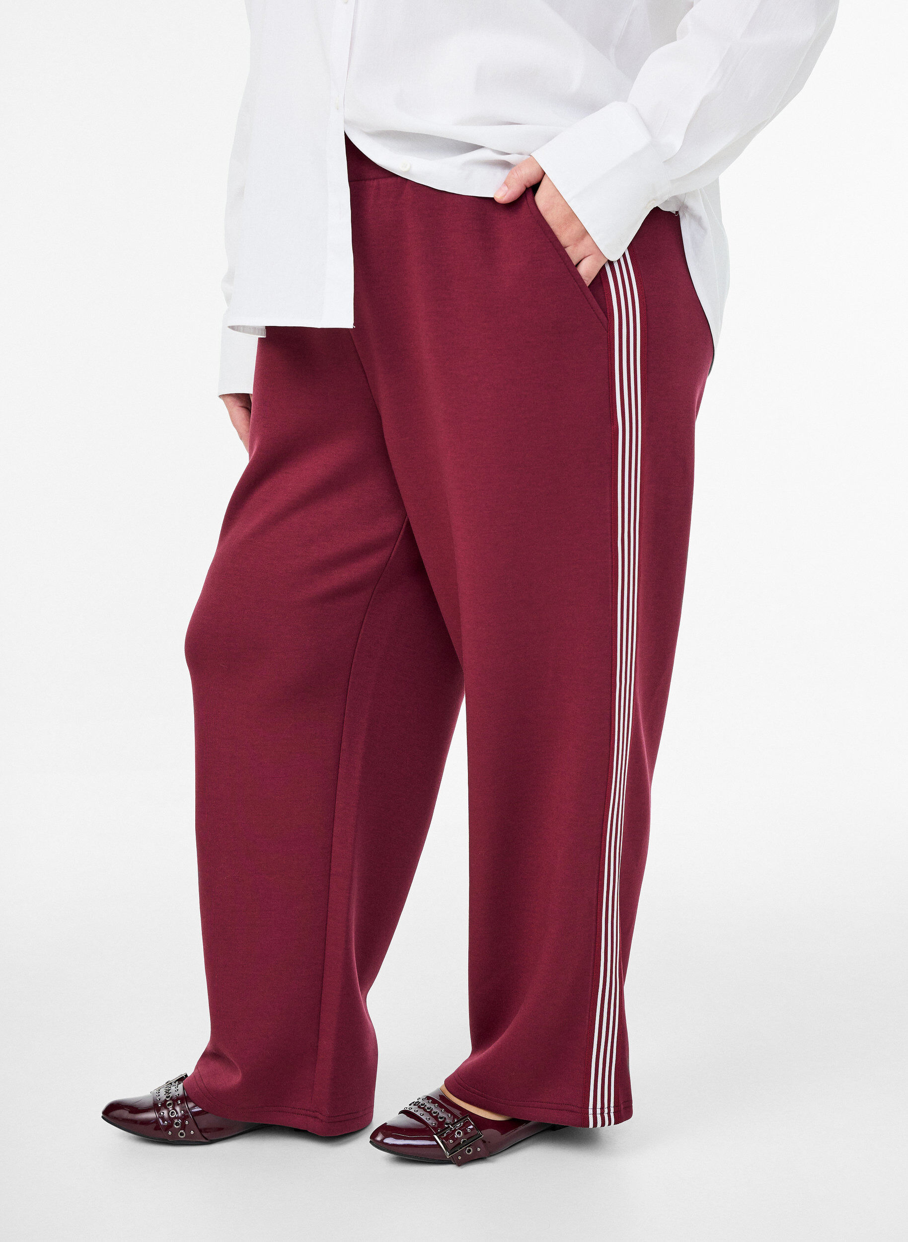 Zizzi Broek met zijstrepen, Rood, Model image number 2