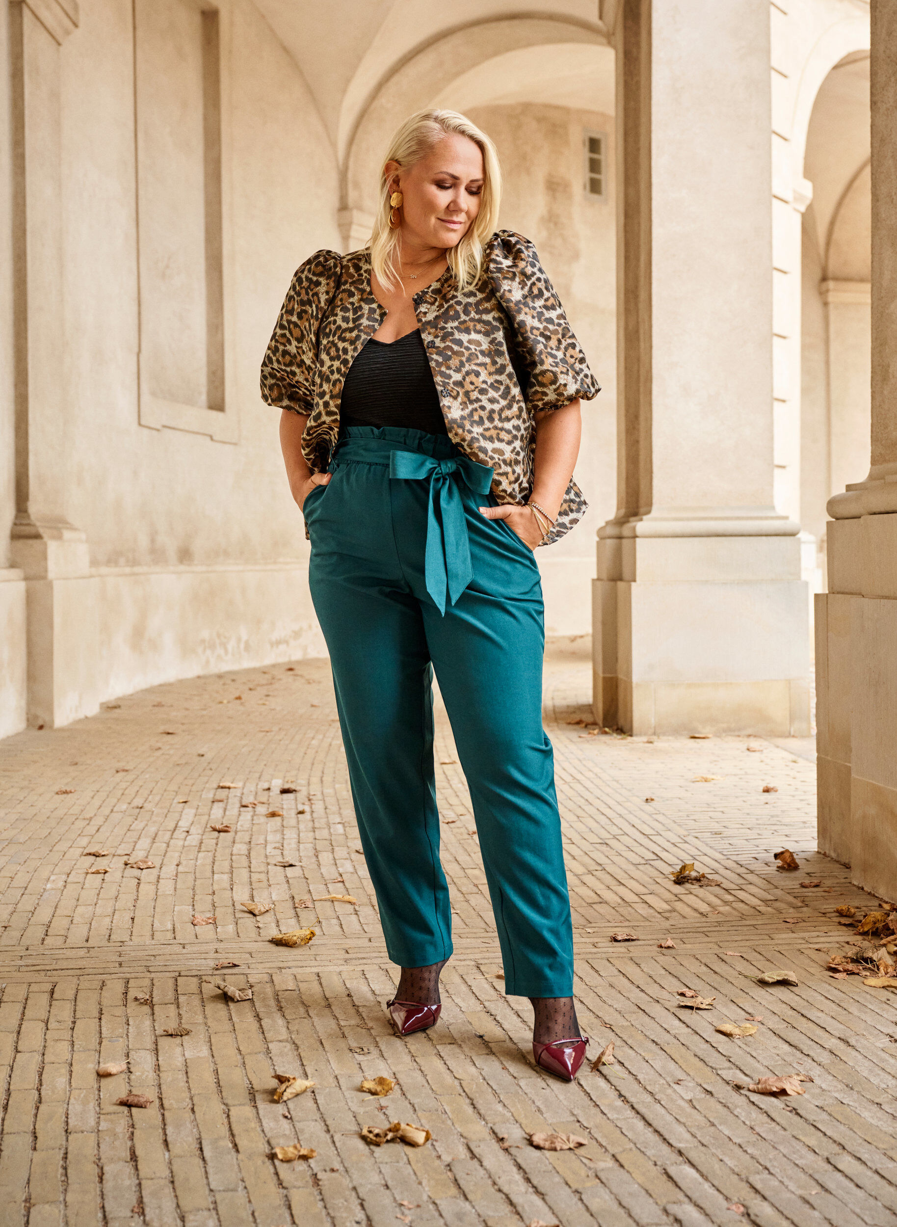 Zizzi High-waist broek met ruches en een strikriem, Sea Moss Melange, Image image number 0
