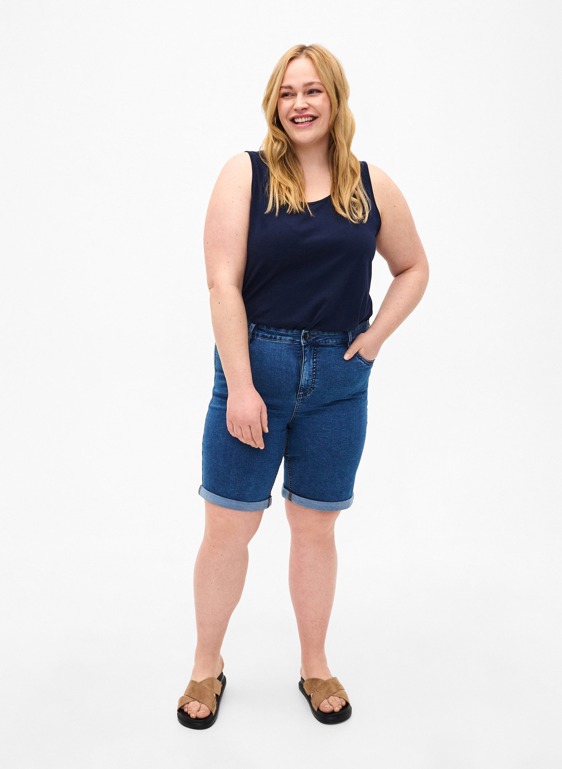 Zizzi Korte spijkerbroek met strakke pasvorm en hoge taille, Blue Denim, Model image number 3