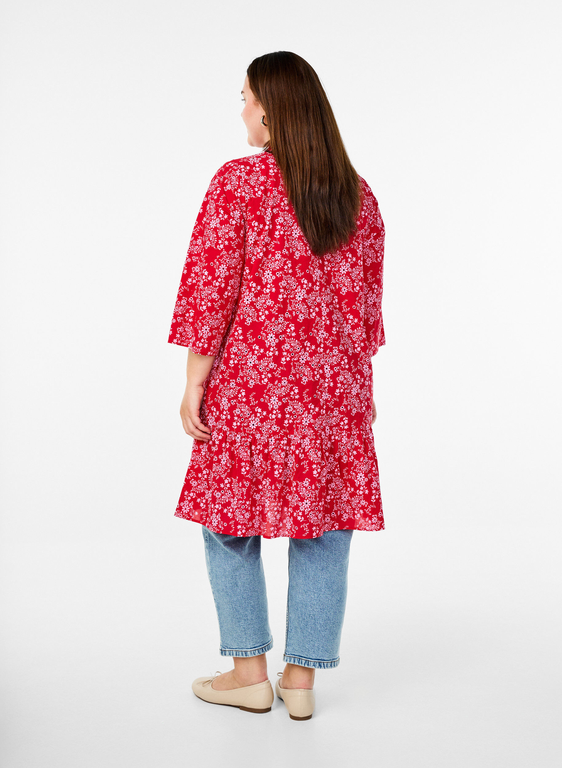 Zizzi Knie-lange jurk met bloemenprint en 3/4 mouwen, Rood, Model image number 2