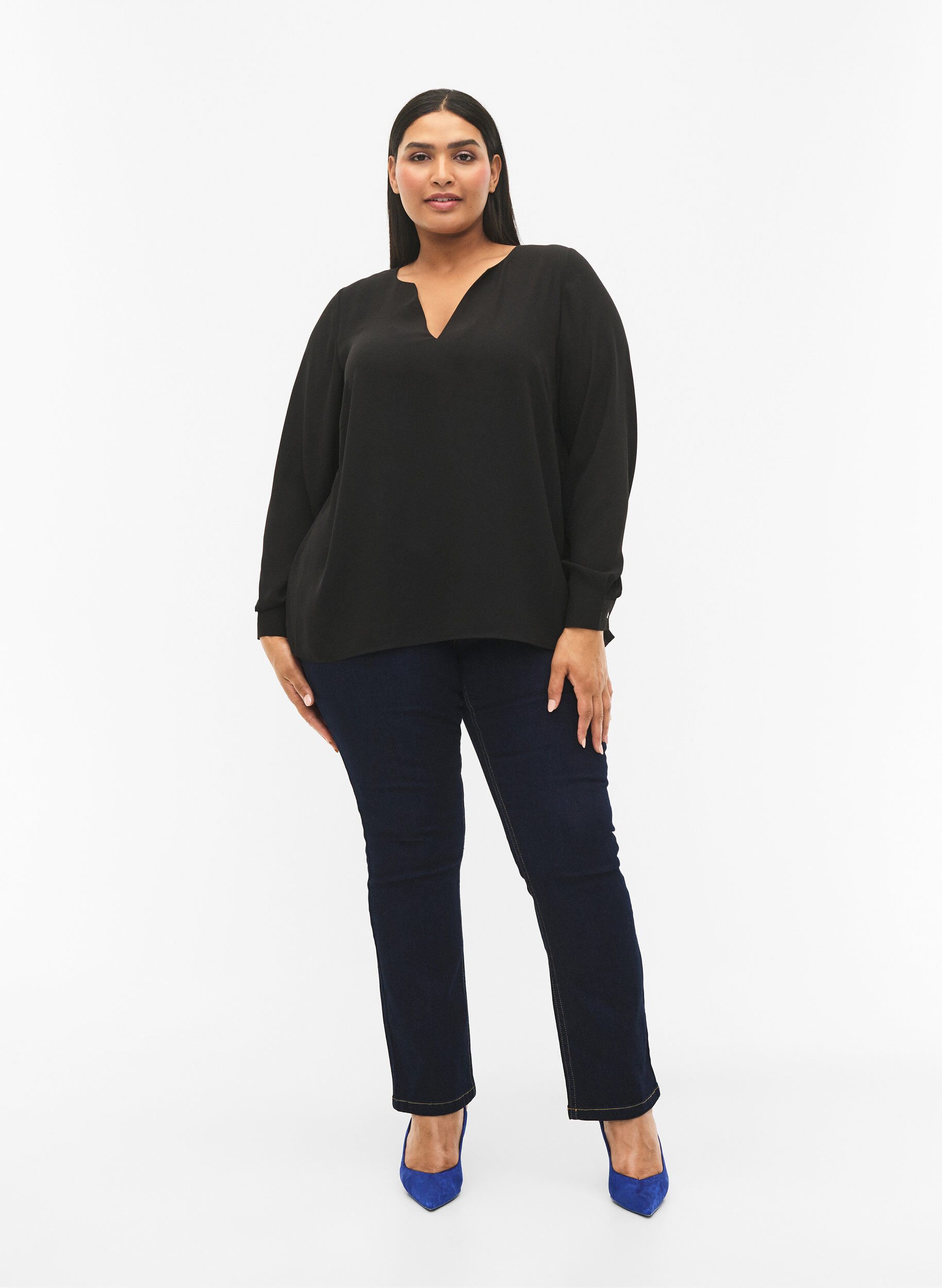 Zizzi Blouse met lange mouwen en kreukels op de rug, Black, Model image number 2