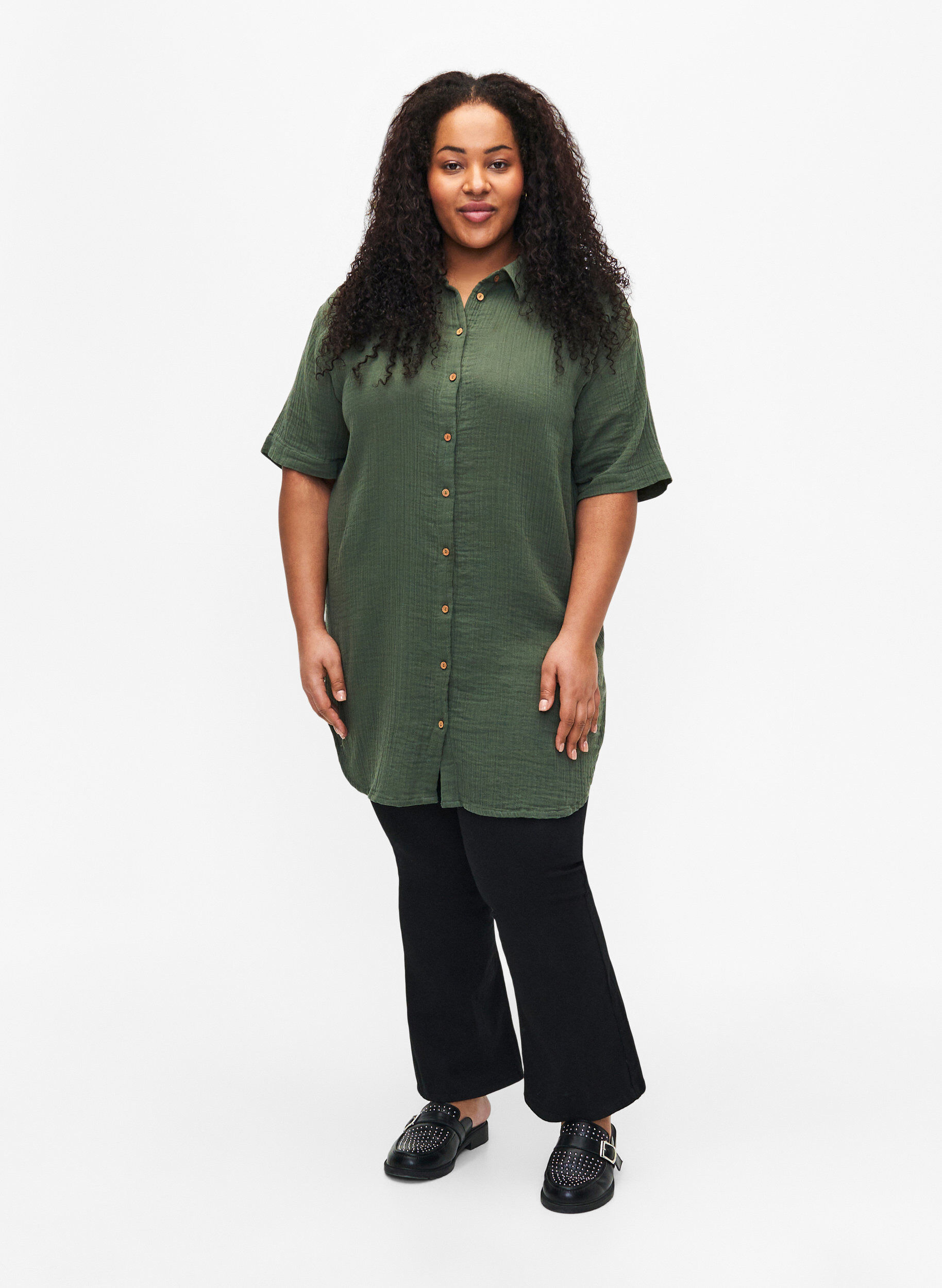 Zizzi Shirt met korte mouwen en knopen, Thyme, Model image number 2