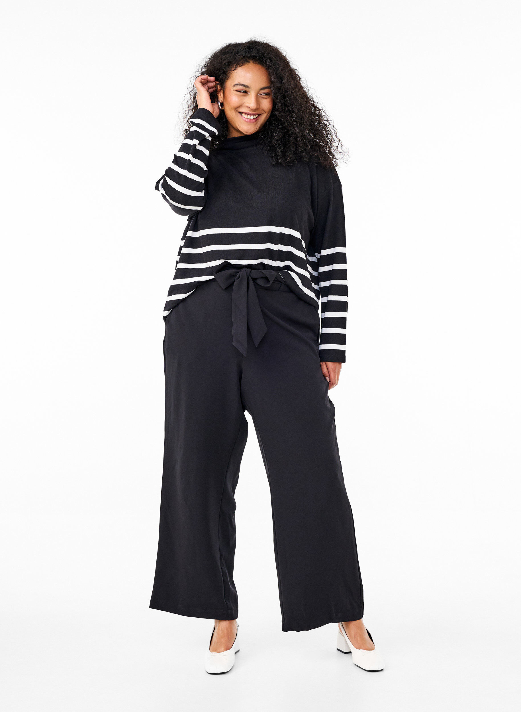 Zizzi Blouse met een hoge hals en lange mouwen, Zwart, Model image number 1