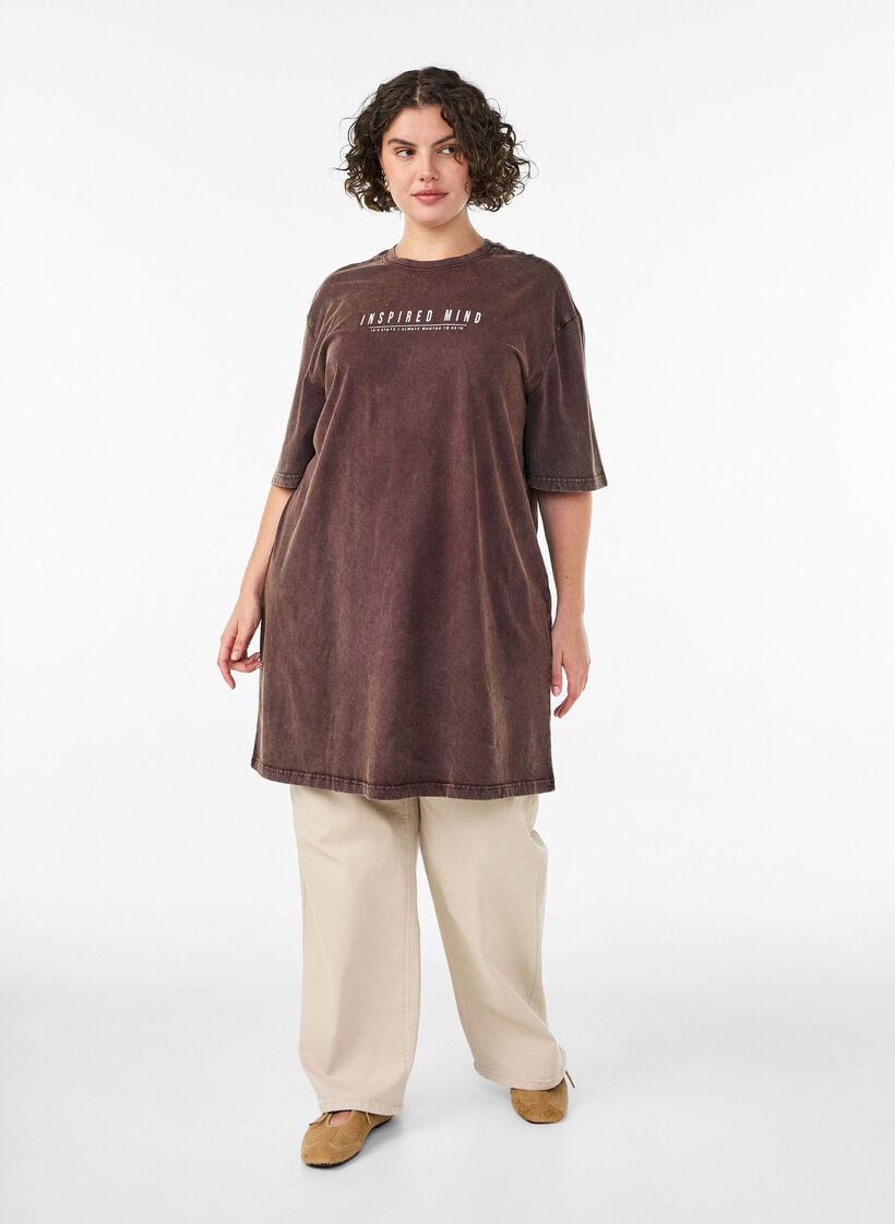 Losse T-shirt jurk met een gewassen look, Bruin, Model image number 1