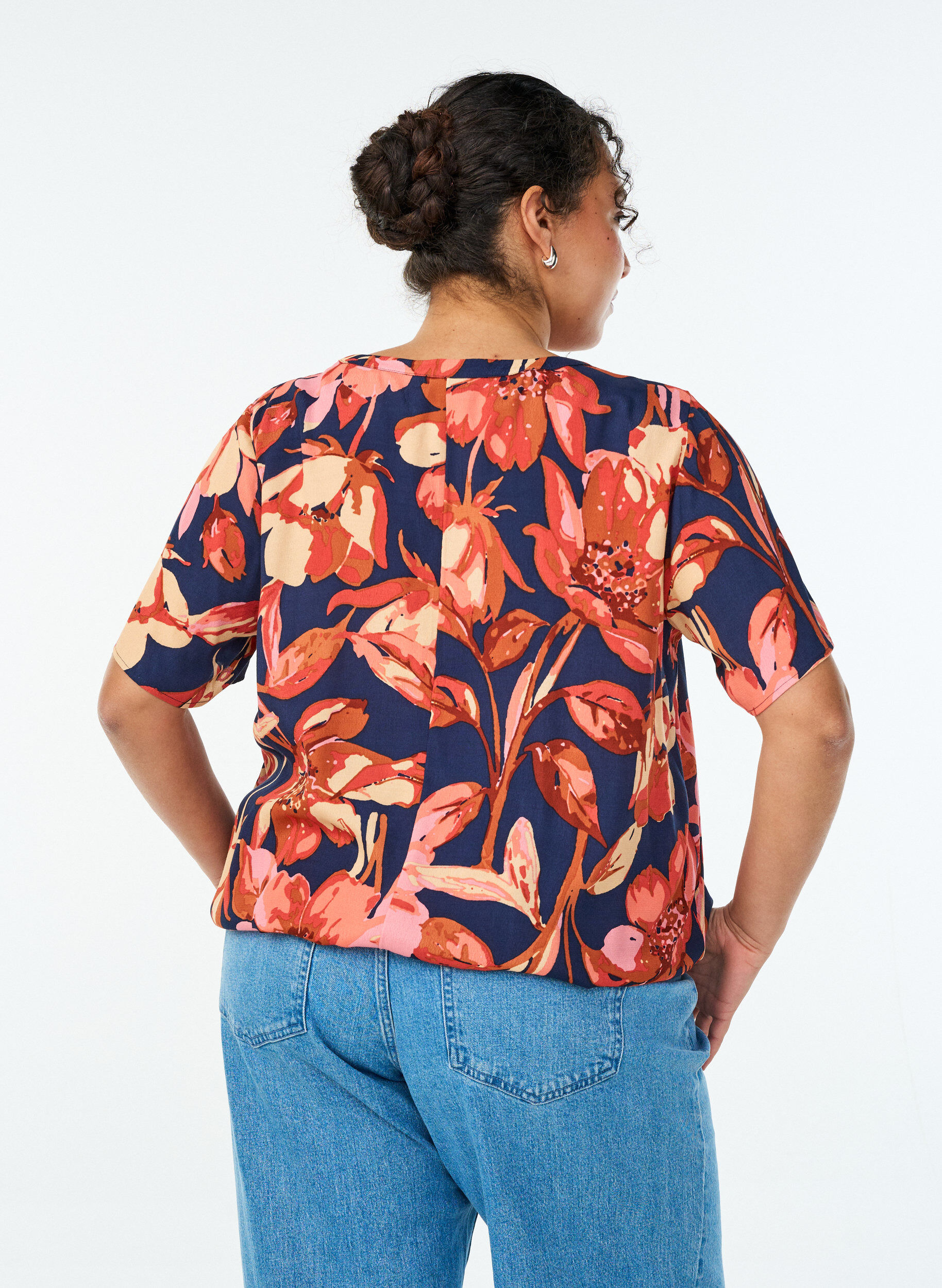Zizzi Viscose blouse met bloemenprint en korte mouwen, 9990, Model image number 2