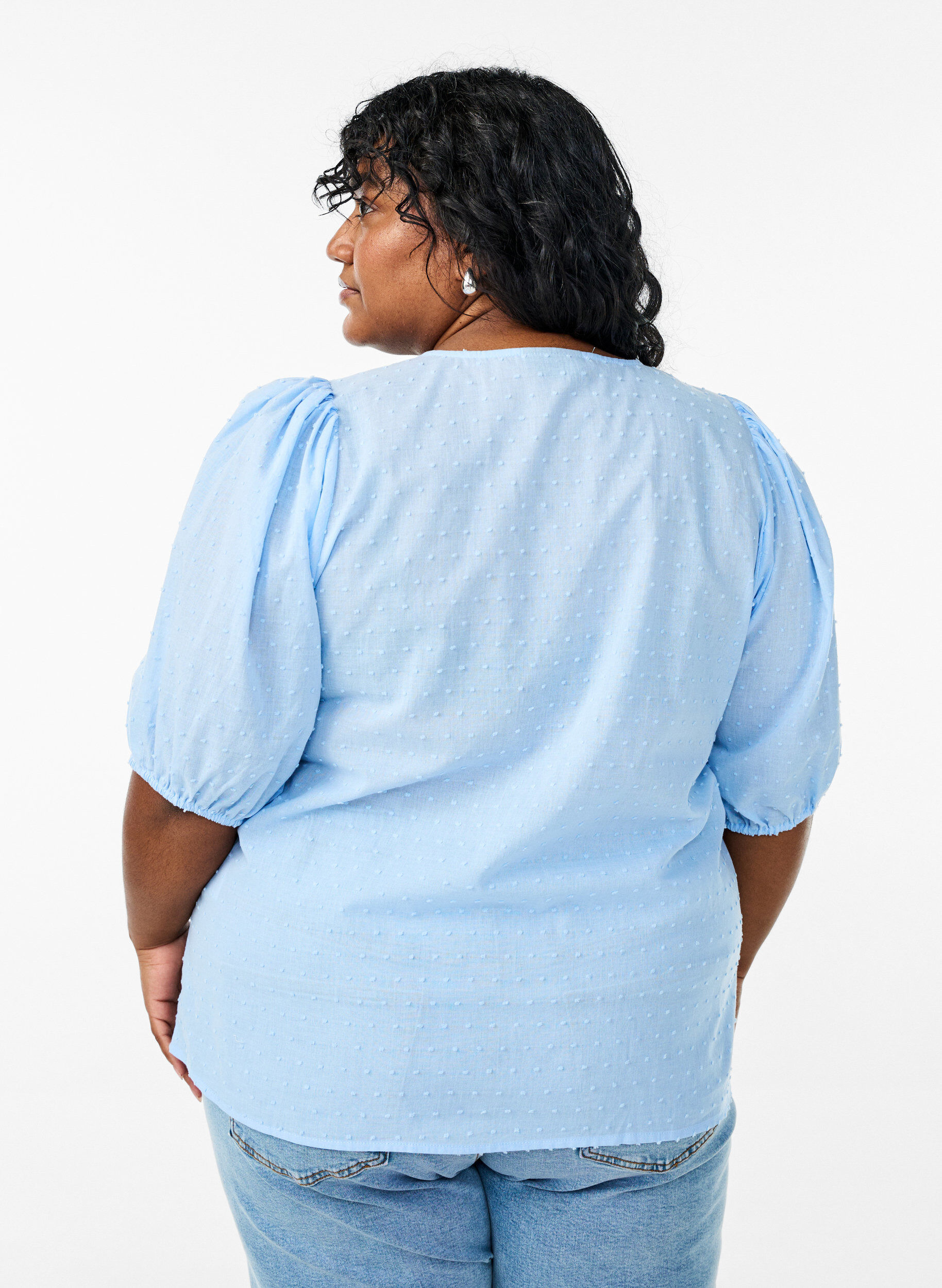 Zizzi Shirtblouse met strikkoord en gestippelde textuur, Blauw, Model image number 2