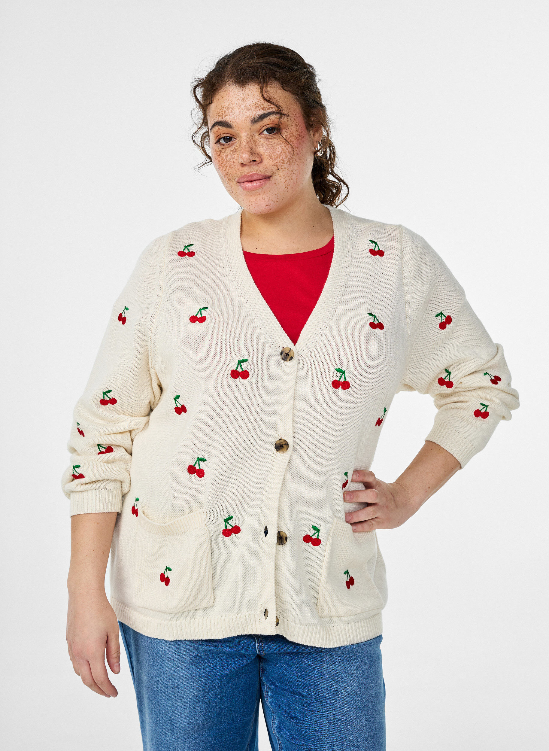 Gebreid vest met kersenborduursel, Vanille, Model