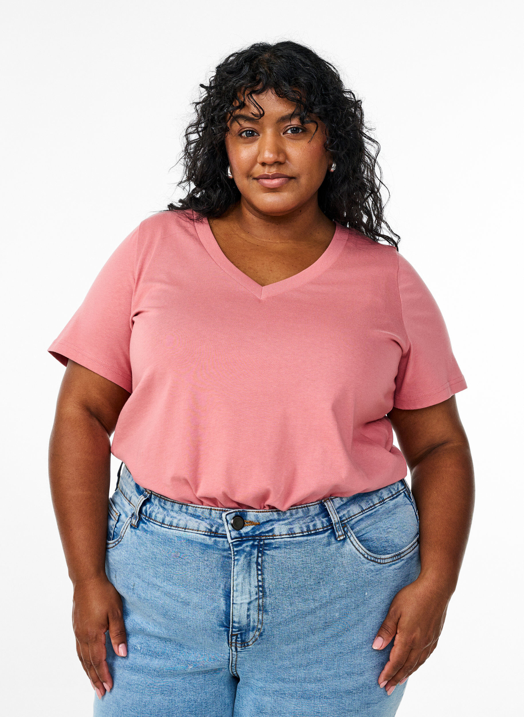 Basis T-shirt van katoen met een V-hals, Rood, Model