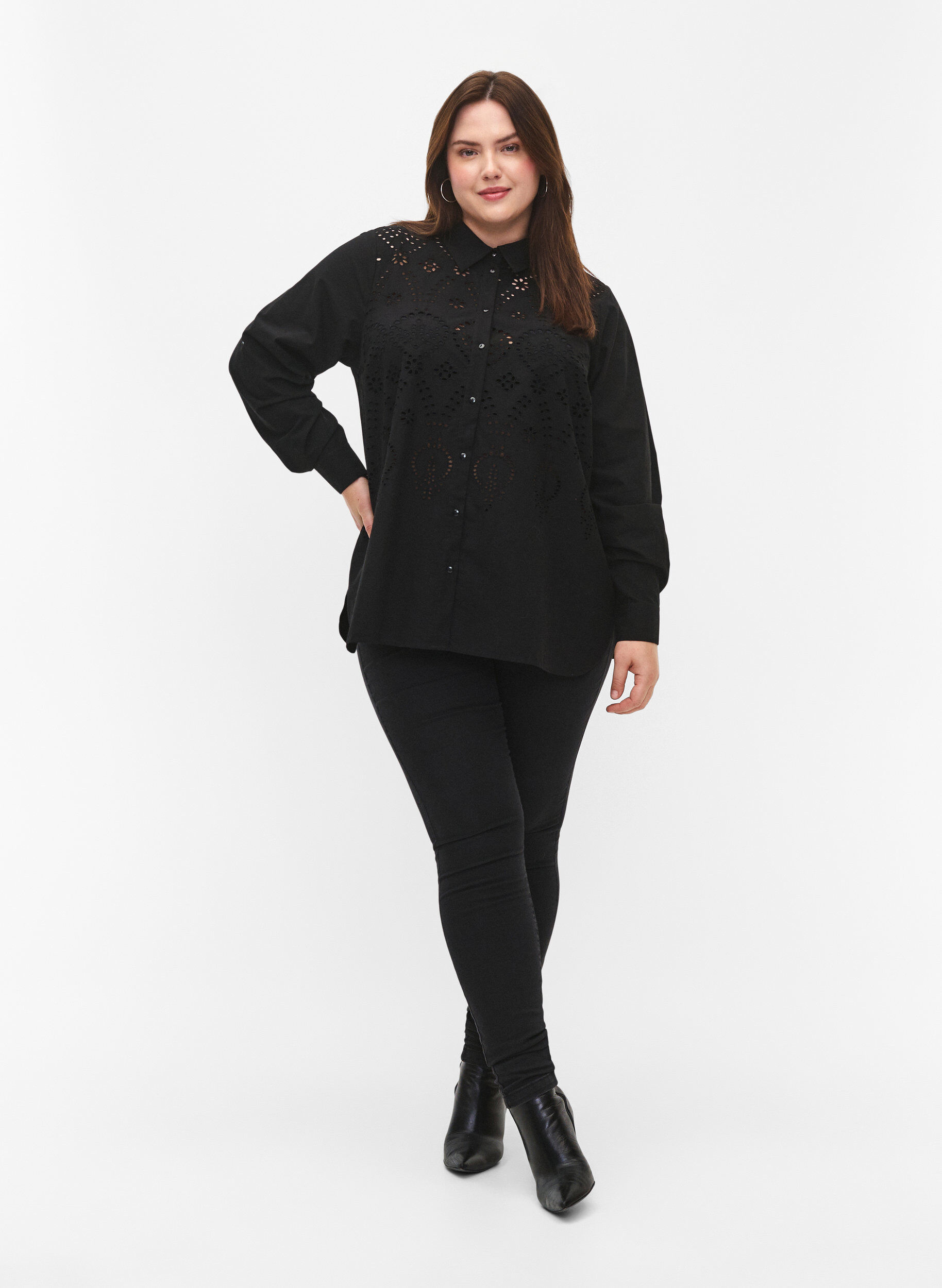 Zizzi Katoenen overhemd met broderie anglaise, Black, Model image number 2
