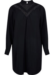 Korte jurk met accent van kant, Black