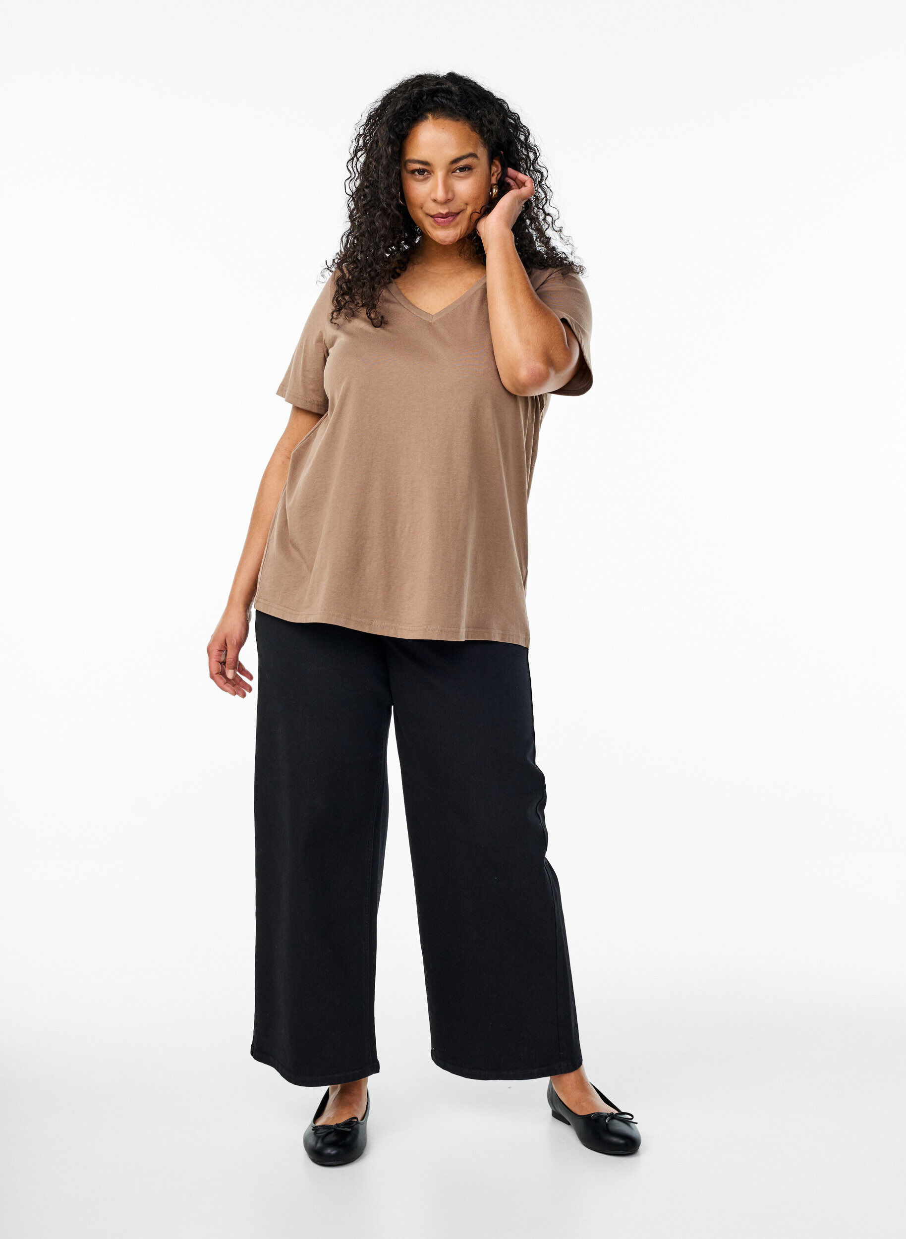 Zizzi T-shirt met V-hals, Bruin, Model image number 1