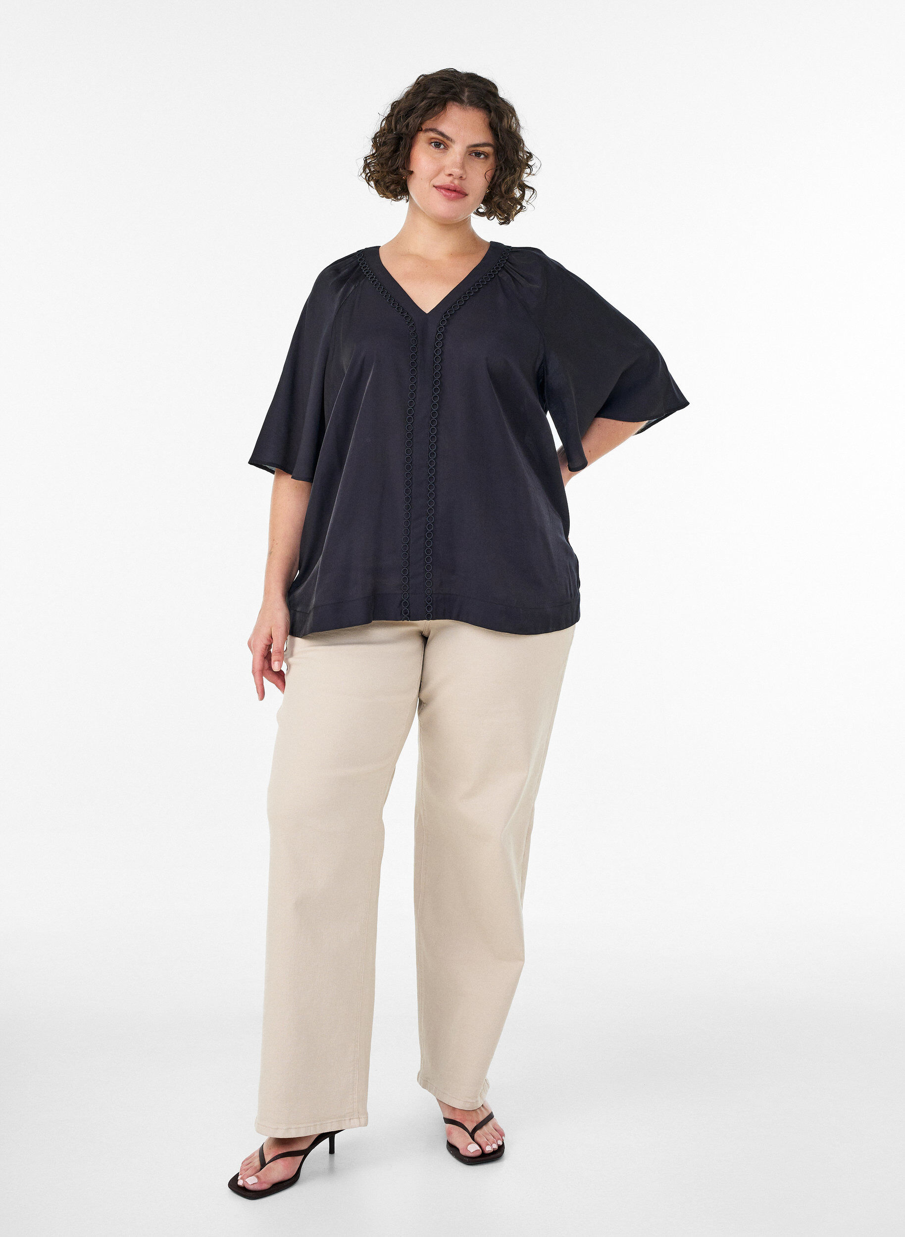 ZizziViscose blouse met V-hals en decoratieve details, Zwart, Model image number 1