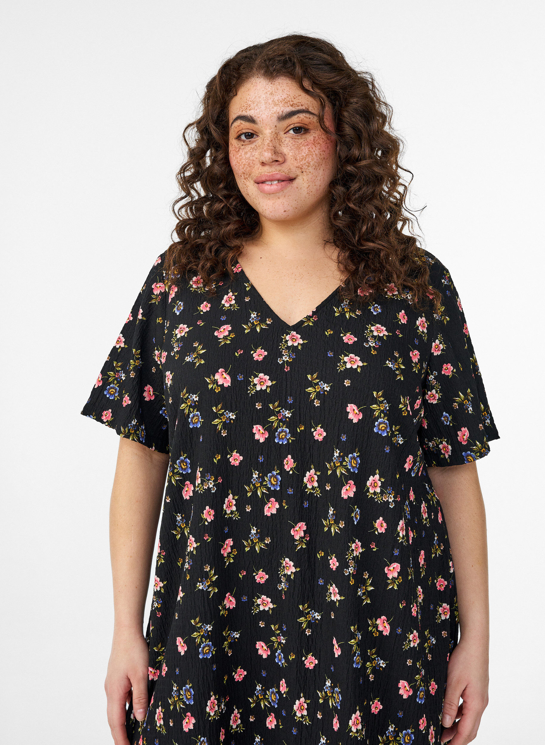 Zizzi Jurk met korte mouwen en een V-hals, Zwart, Model image number 2