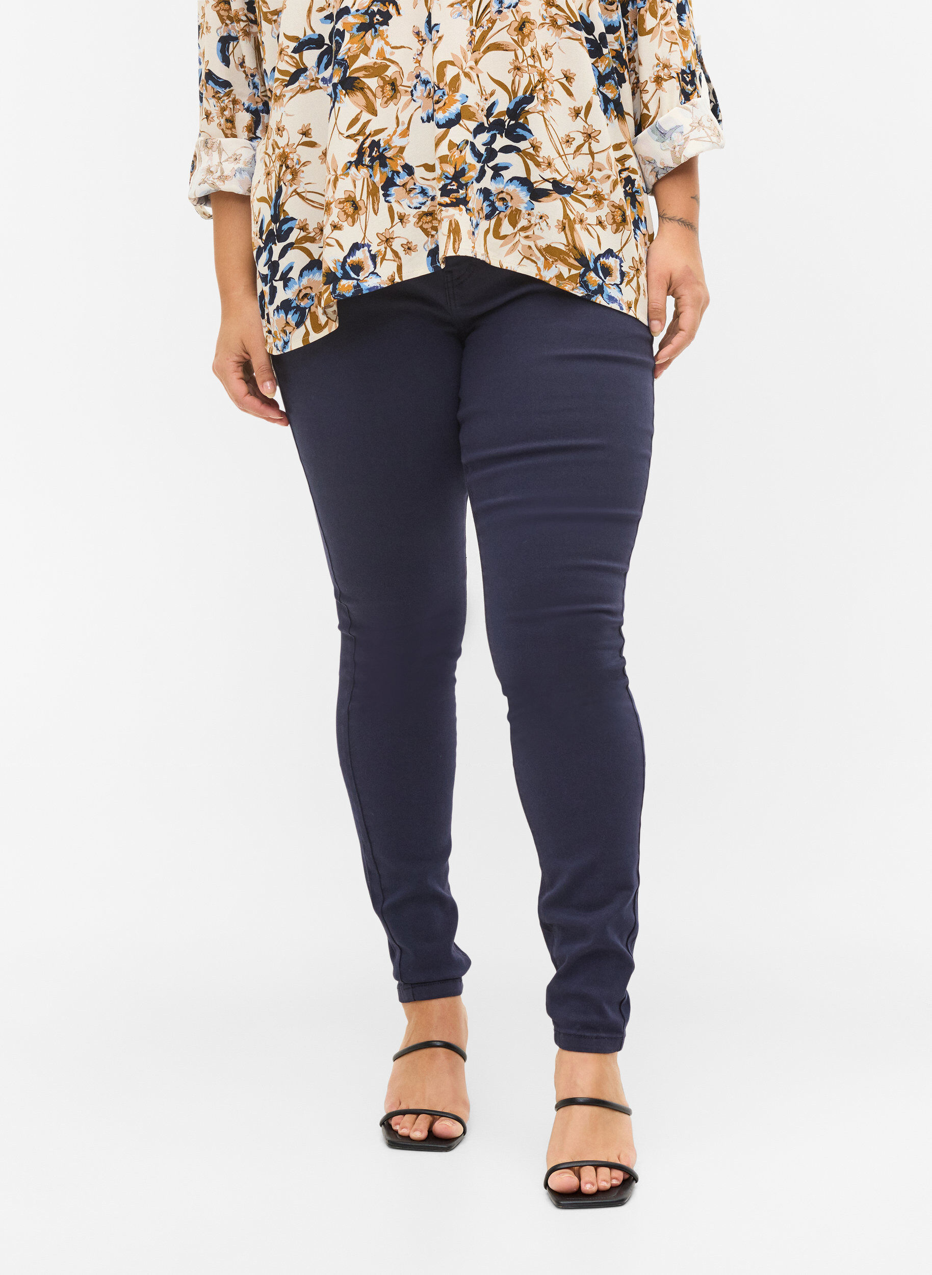 Zizzi Super slim Amy jeans met hoge taille, Night Sky, Model image number 3