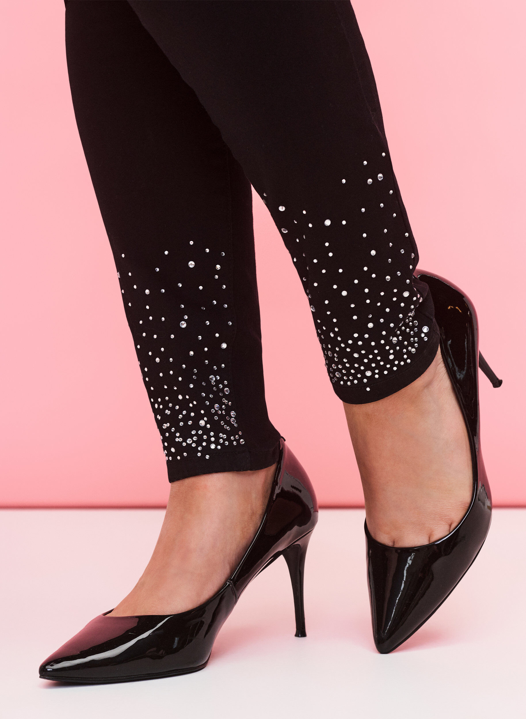Zizzi Hoge taille Amy jeans met strass steentjes, Black, Model image number 3