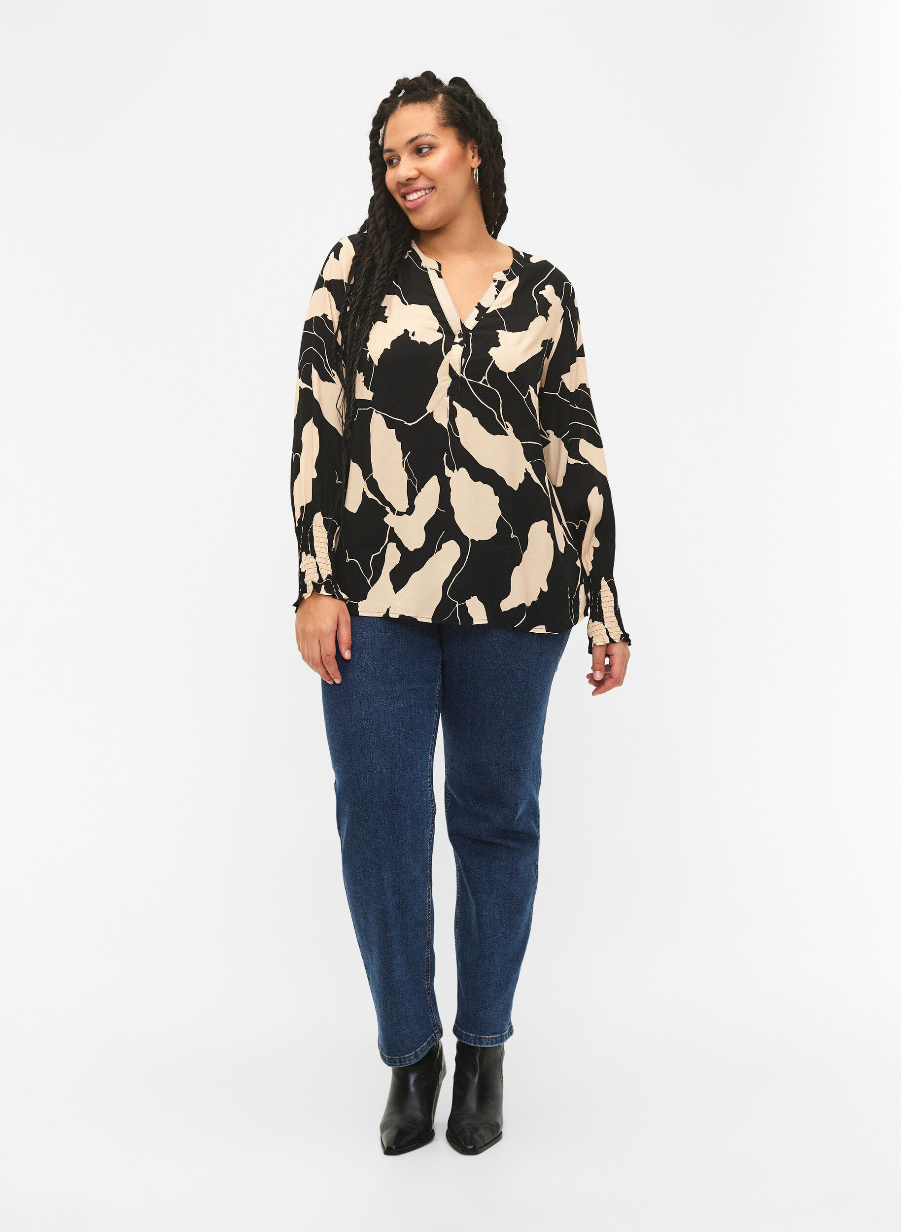 Zizzi Bedrukte viscose top met kiel, Black AOP, Model image number 2