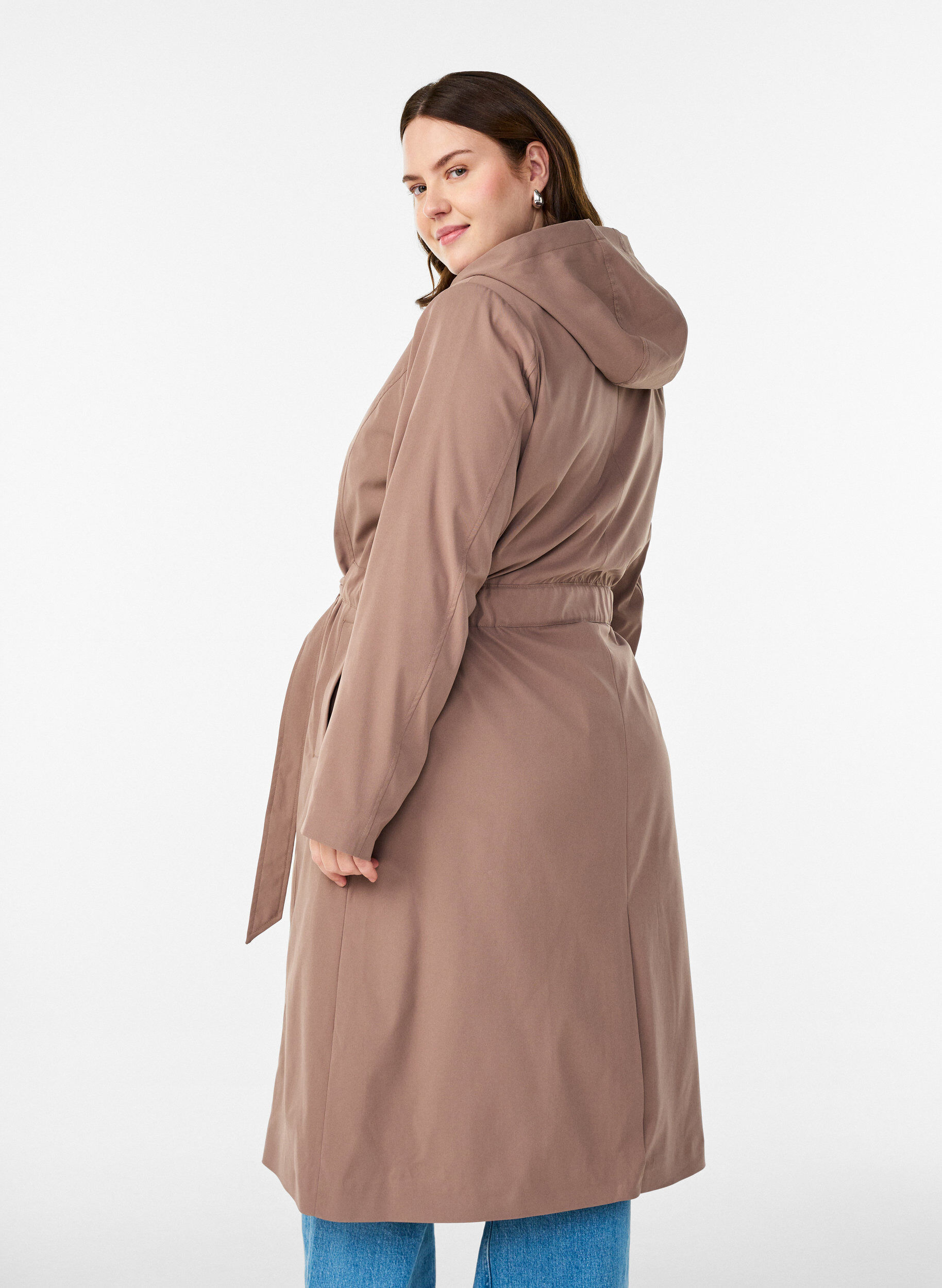 Zizzi Trenchcoat met capuchon en strikceintuur, Bruin, Model image number 2