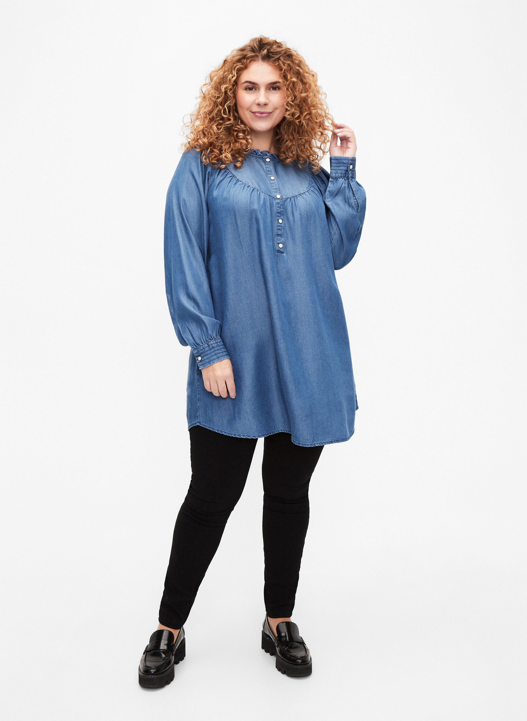 Zizzi Tuniek met lange mouwen van Tencel &trade; Lyocell, Medium Blue denim, Model image number 2
