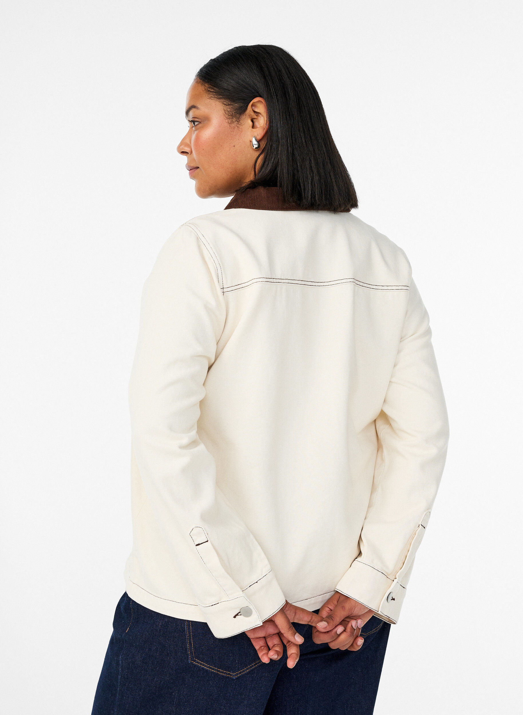 Zizzi Gekleurde denimjas met contrasterende kraag, Vanille, Model image number 2