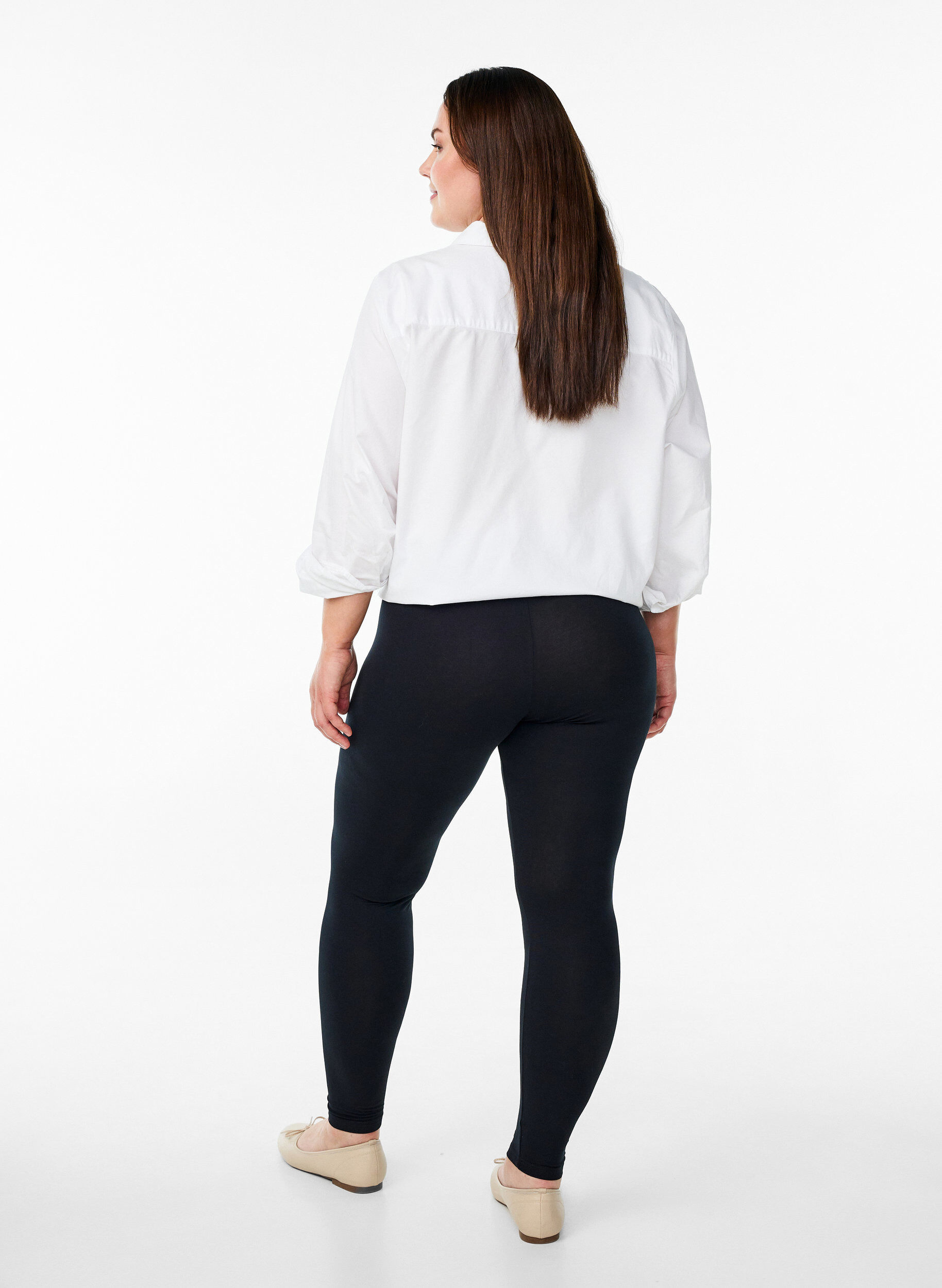 Zizzi Basic legging in viscose, Zwart, Model image number 2