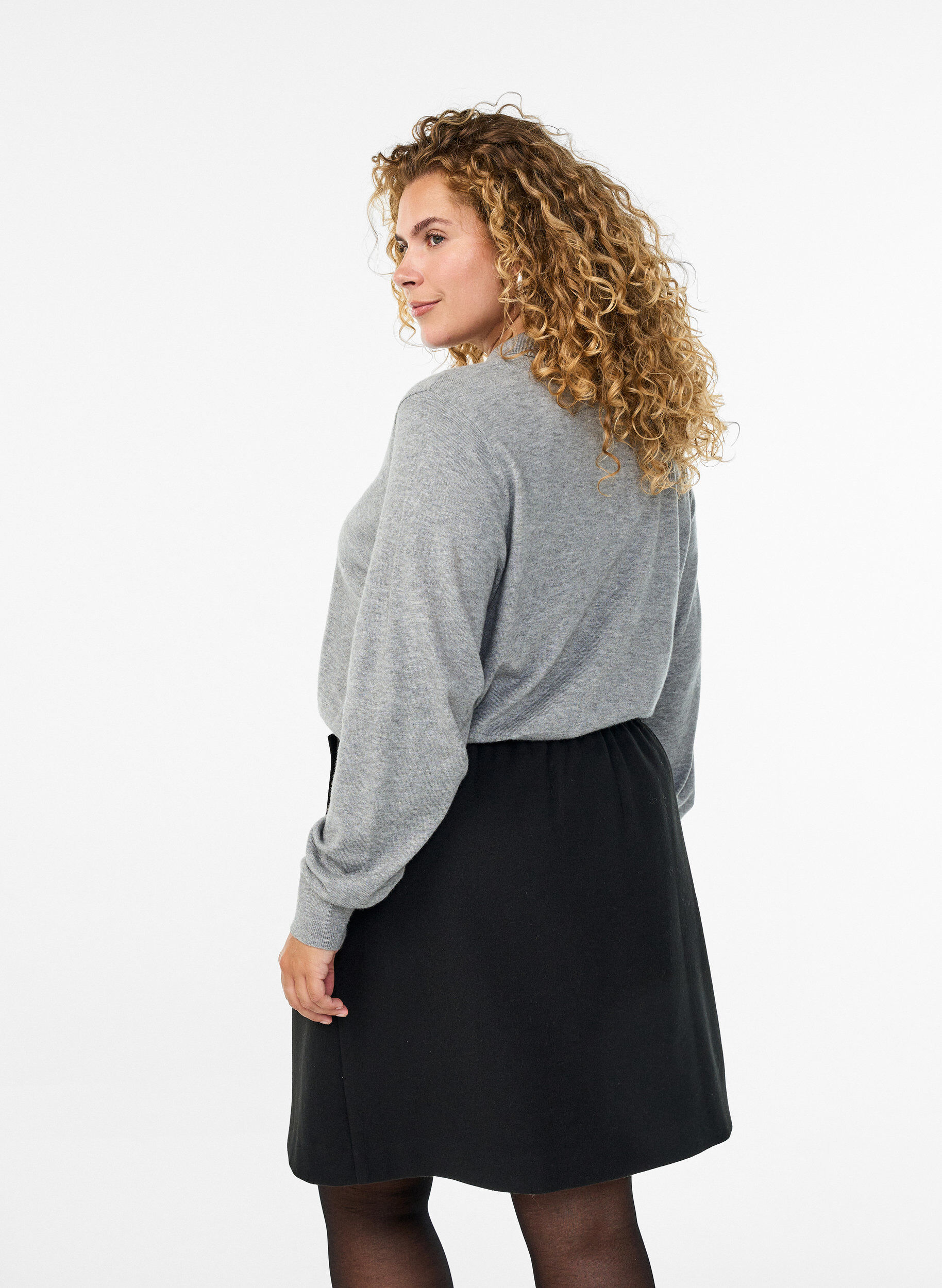 Zizzi Wikkel mini rok met knoopdetails, Zwart, Model image number 2