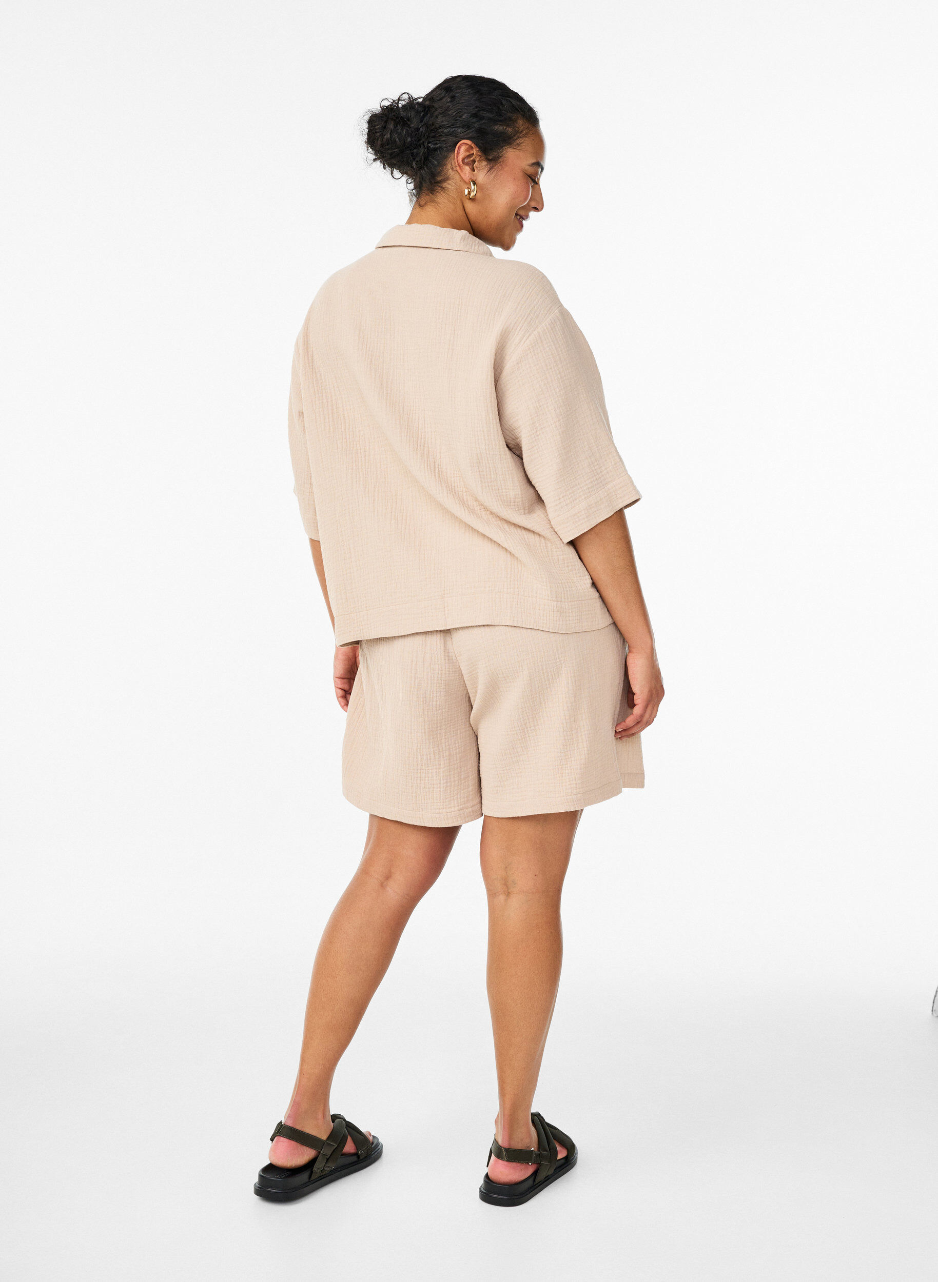 Zizzi High-waisted mousseline katoen shorts, Beige, Model image number 2