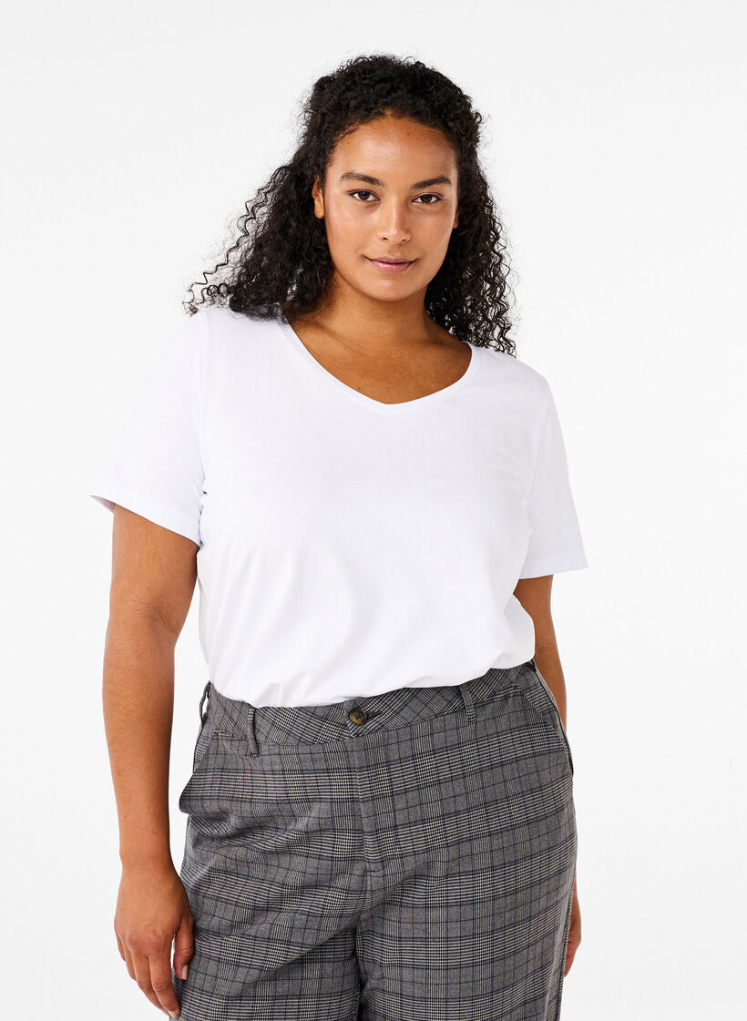 Basic t-shirt in effen kleur met katoen, Wit, Model image number 0