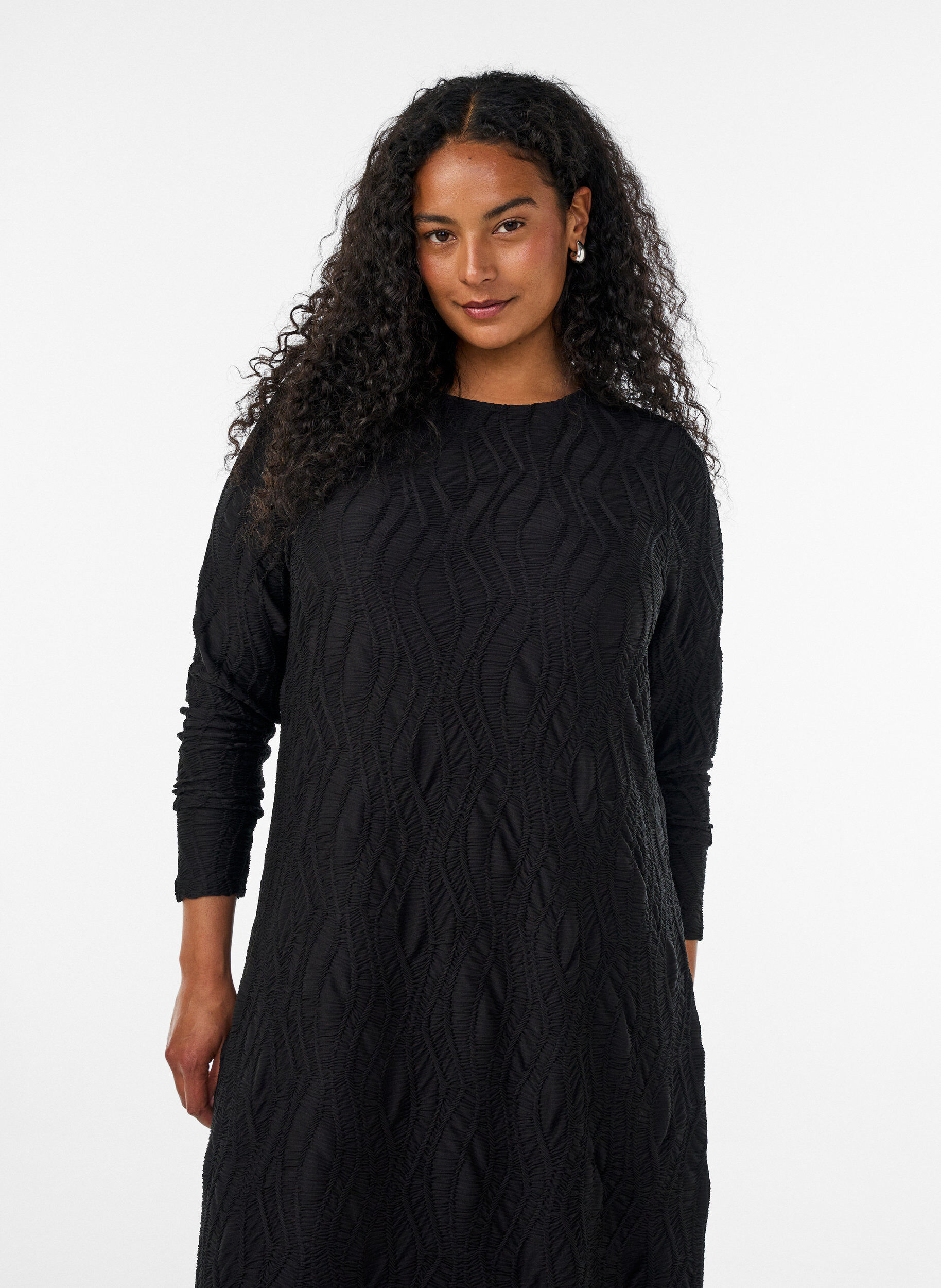 ZizziMidi jurk met golvende structuur en lange mouwen, Zwart, Model image number 2