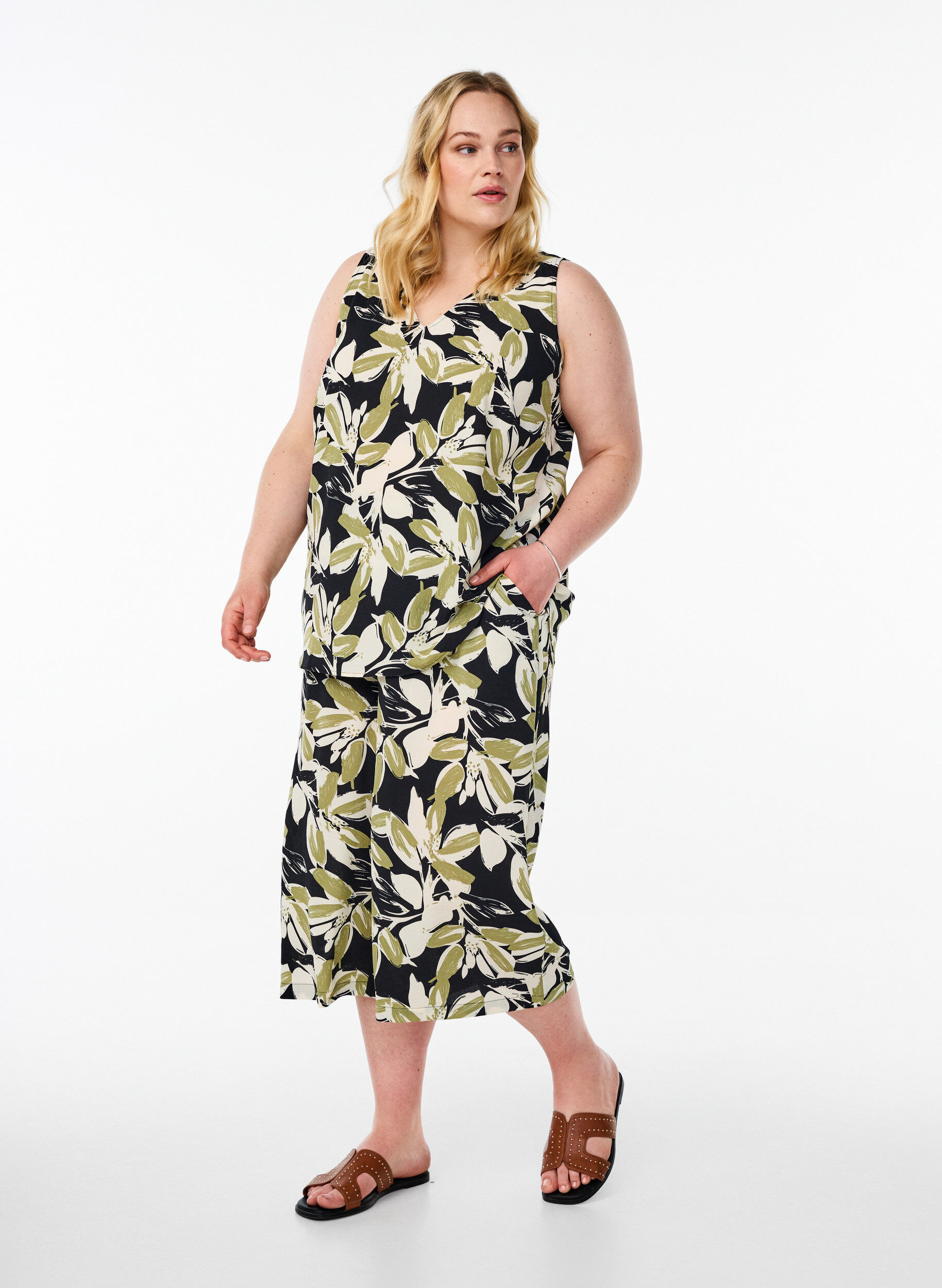 ZizziTop met print en V-hals, Zwart, Model image number 1