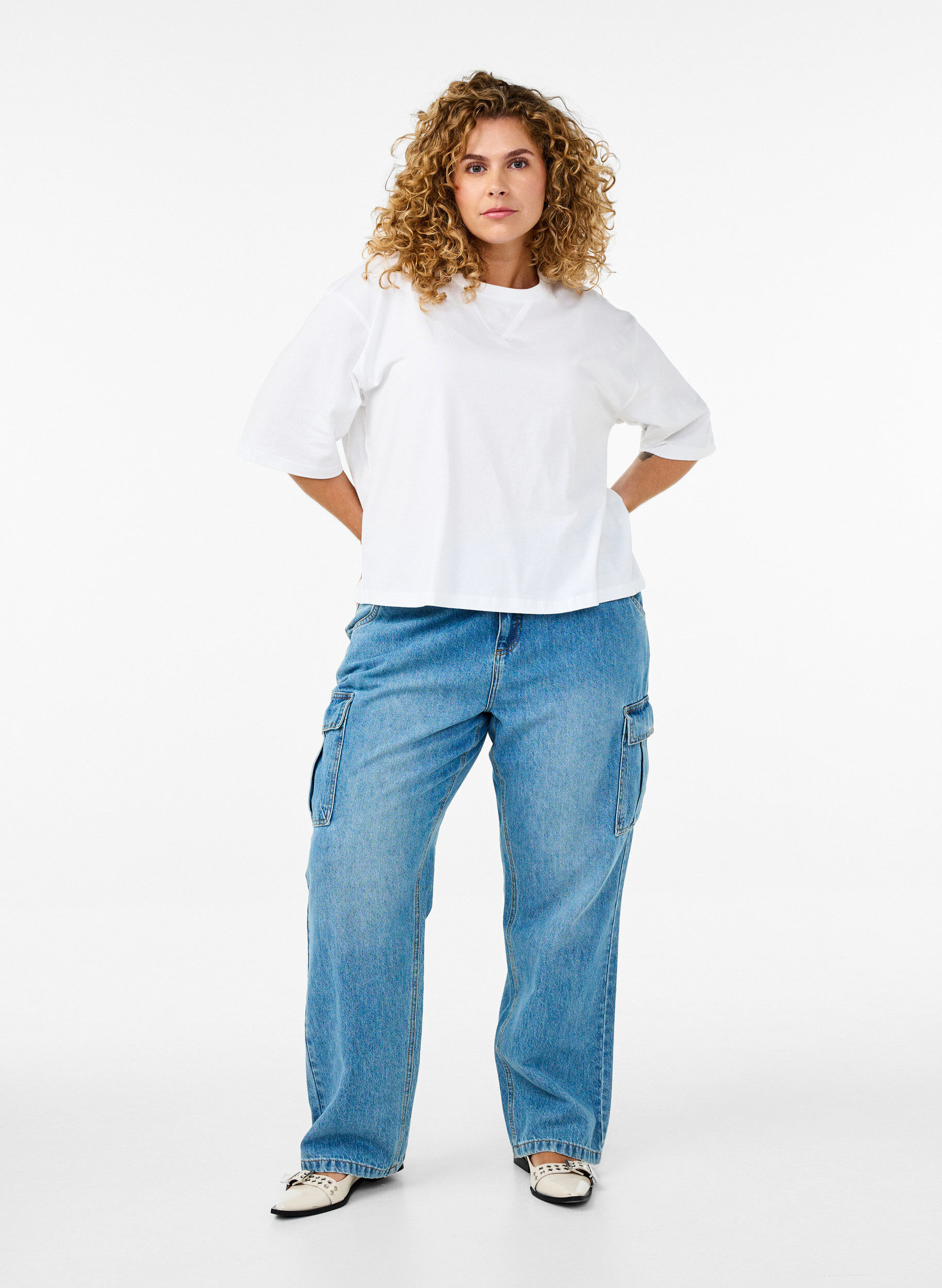 Zizzi Boxy T-shirt in biologisch katoen, Wit, Model image number 1