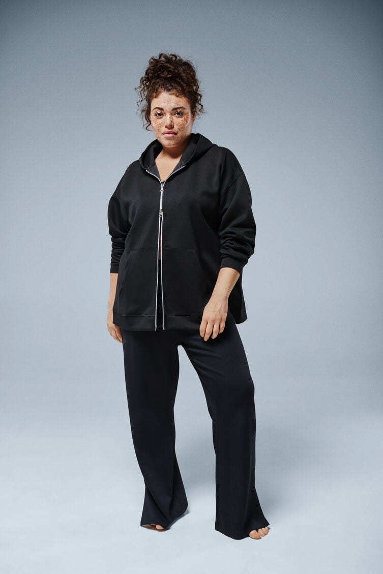 Zwarte hoodie, , Model