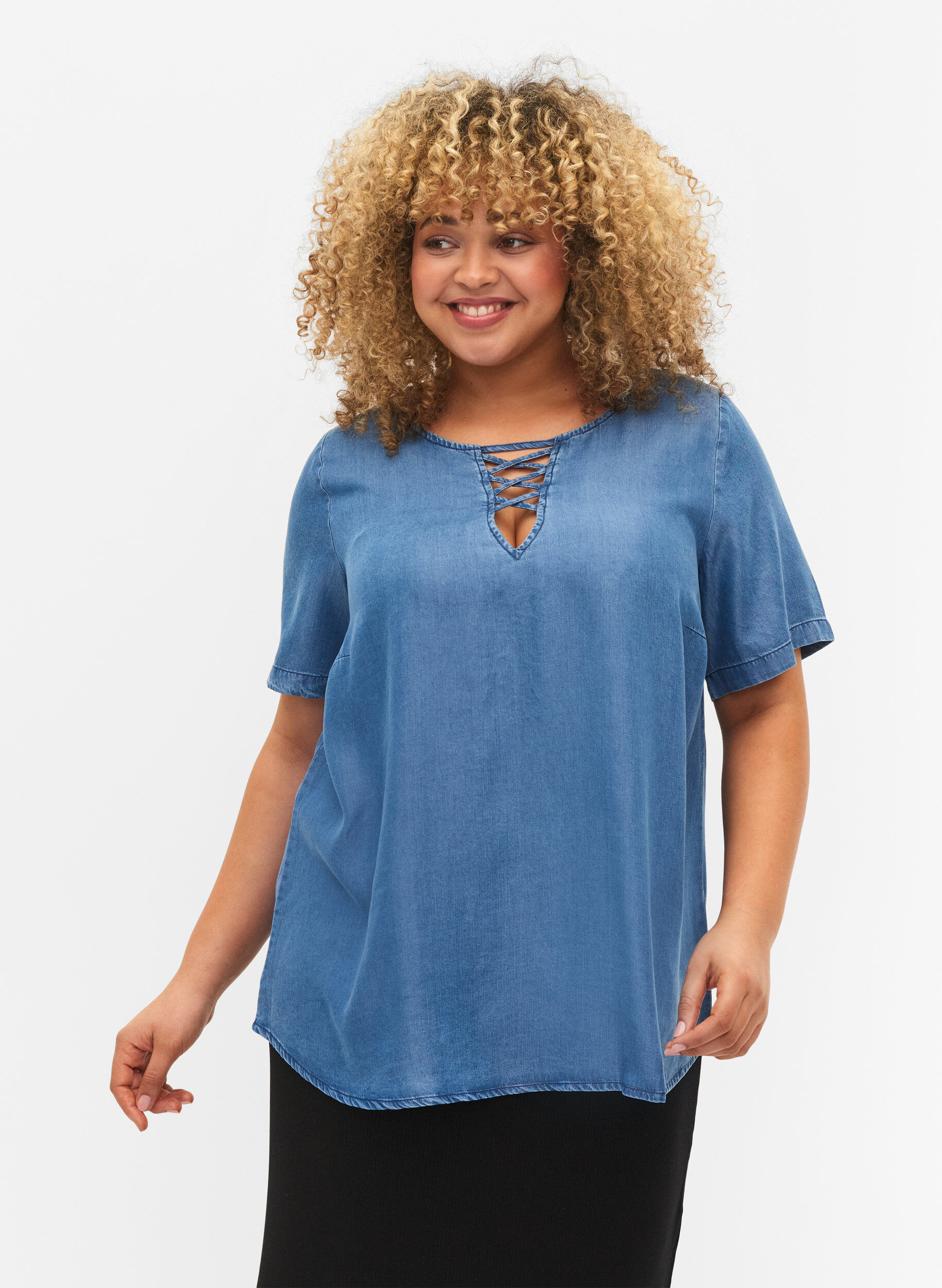 Zizzi Blouse met korte mouwen van lyocell (TENCEL&trade;), Blue denim, Model image number 0