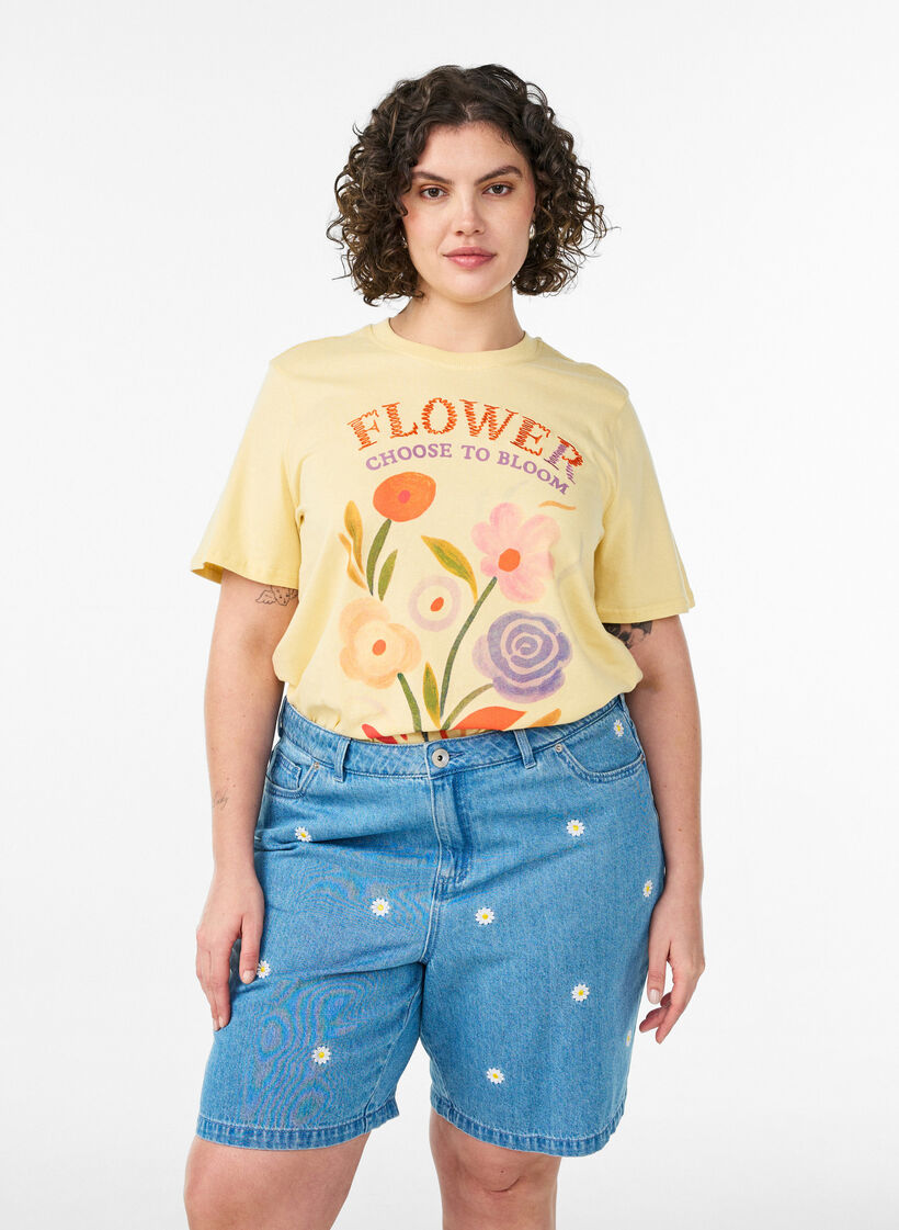 High waist denimshorts met bloemenborduursel, Blauw, Model image number 0