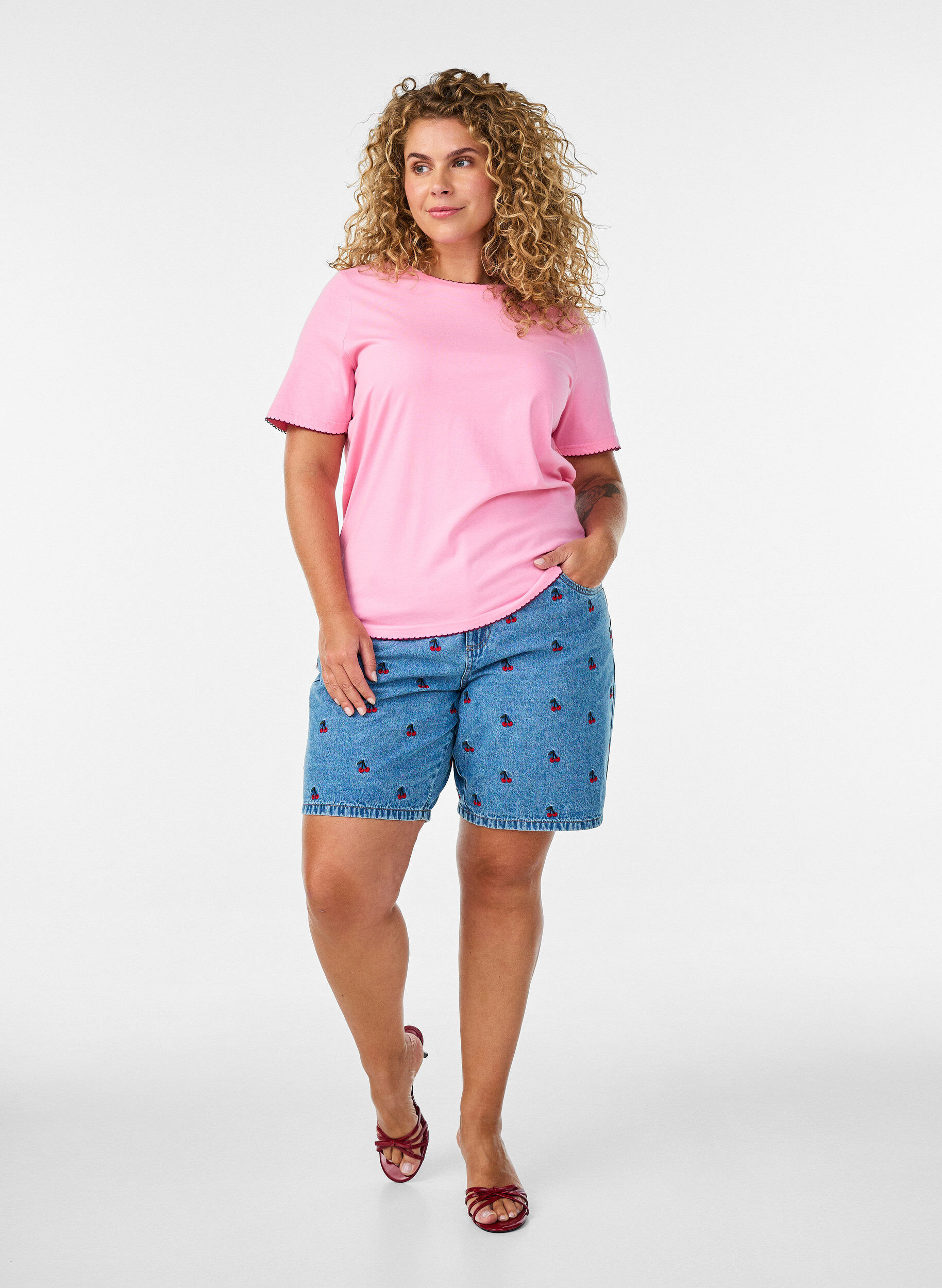 ZizziKatoenen T-shirt met golvende contrasterende randen, Roze, Model image number 1