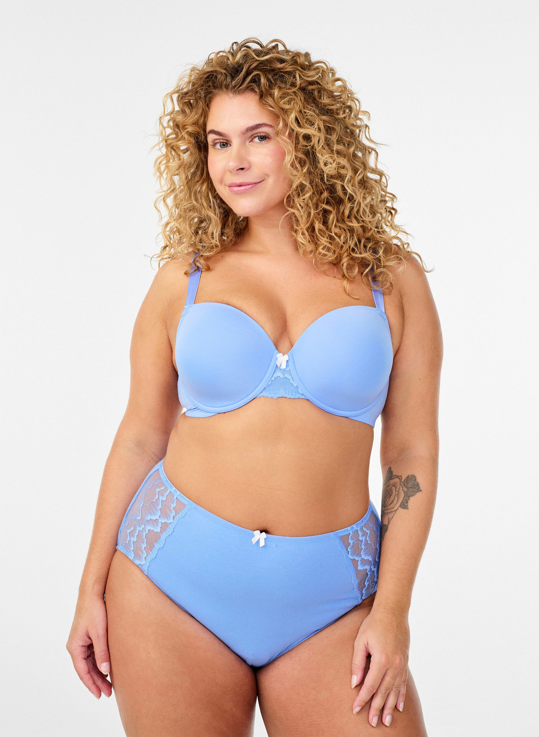 Zizzi Katoenen slips met kanten panelen, Blauw, Model image number 0