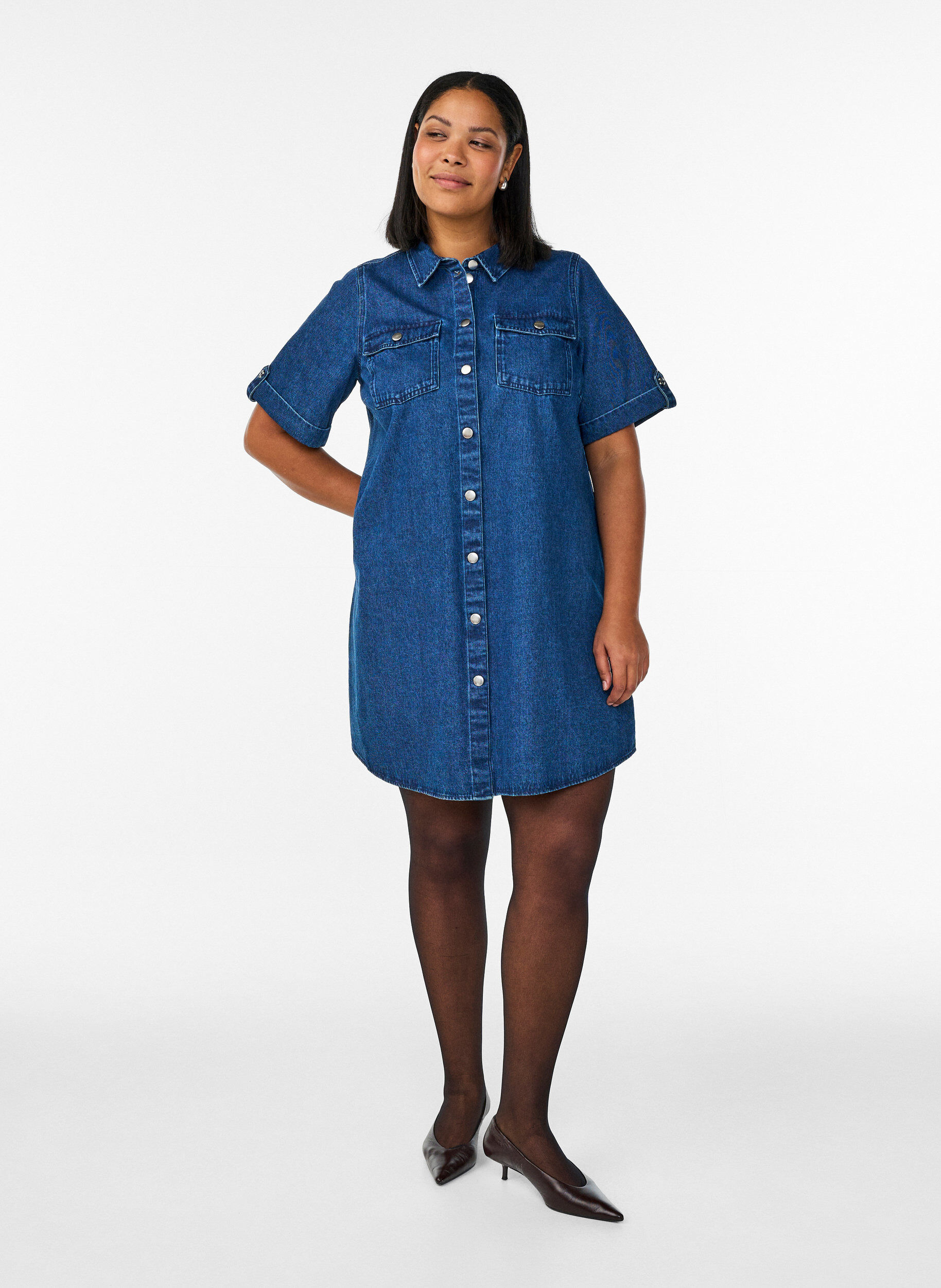 Zizzi Denimjurk met korte mouwen en knopen, Blauw, Model image number 1