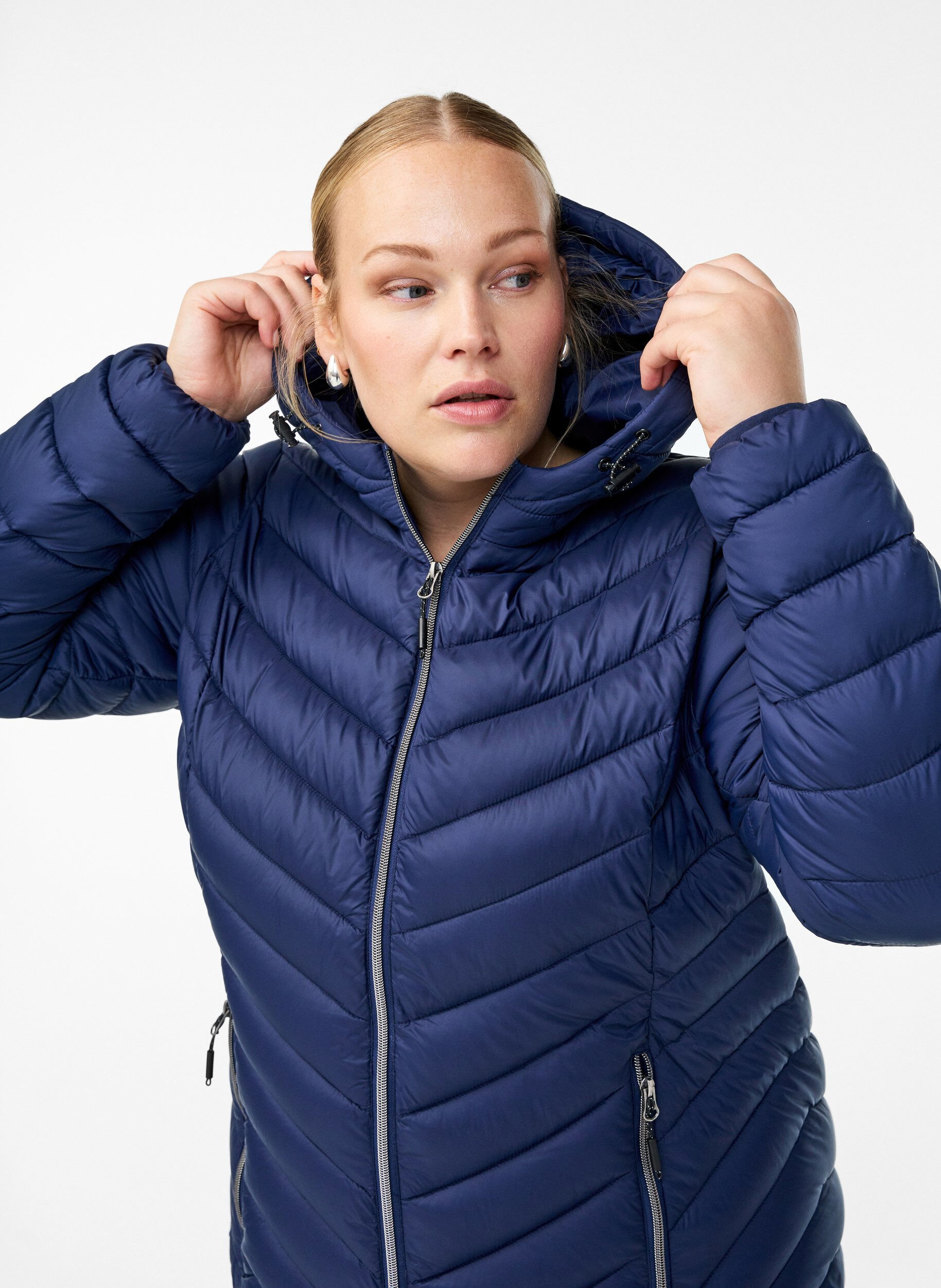 ZizziGewatteerd lichtgewicht jack met capuchon, Blauw, Model image number 3
