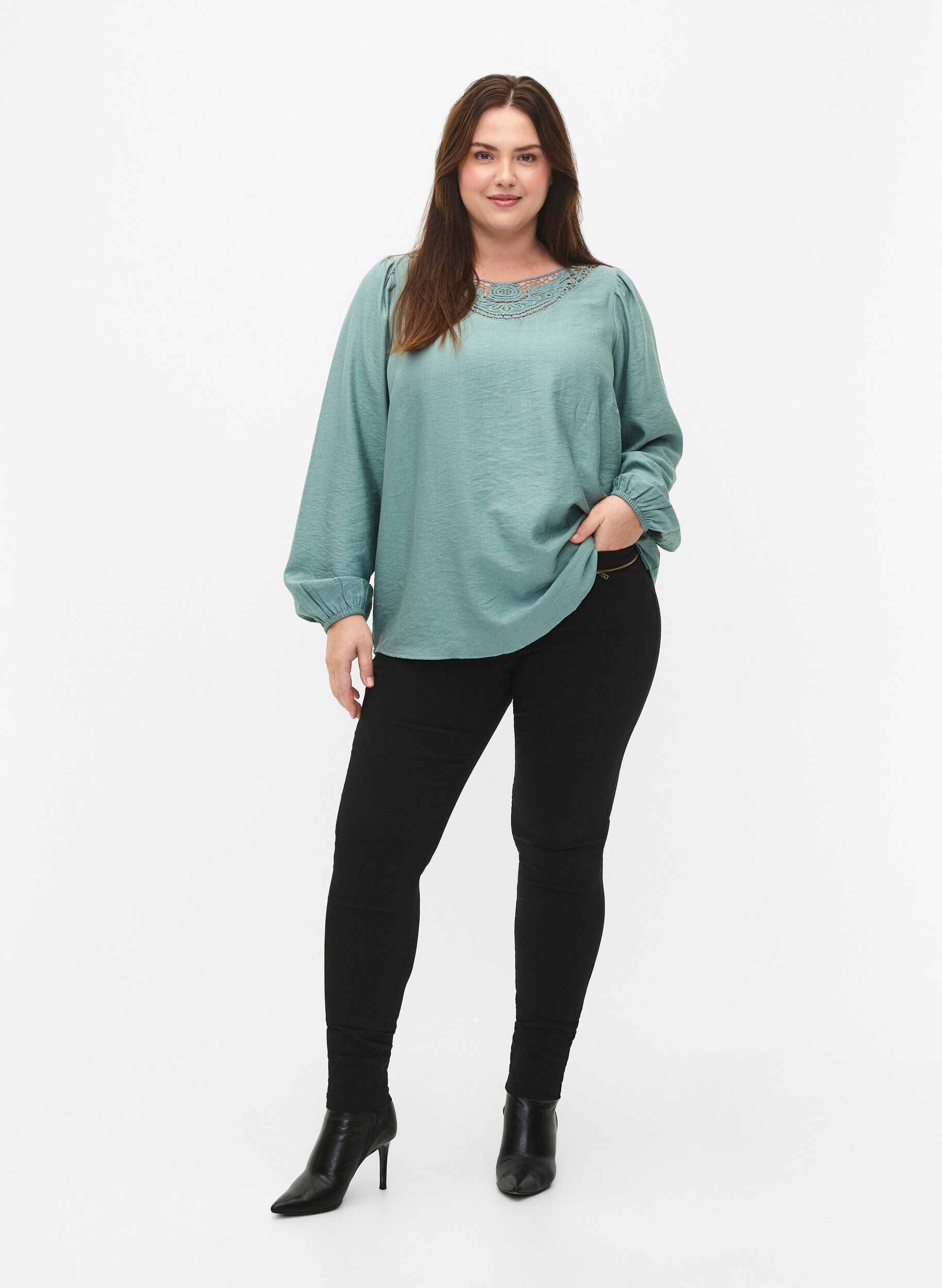 Zizzi Blouse van viscose met gehaakt detail, Chinois Green, Model image number 2