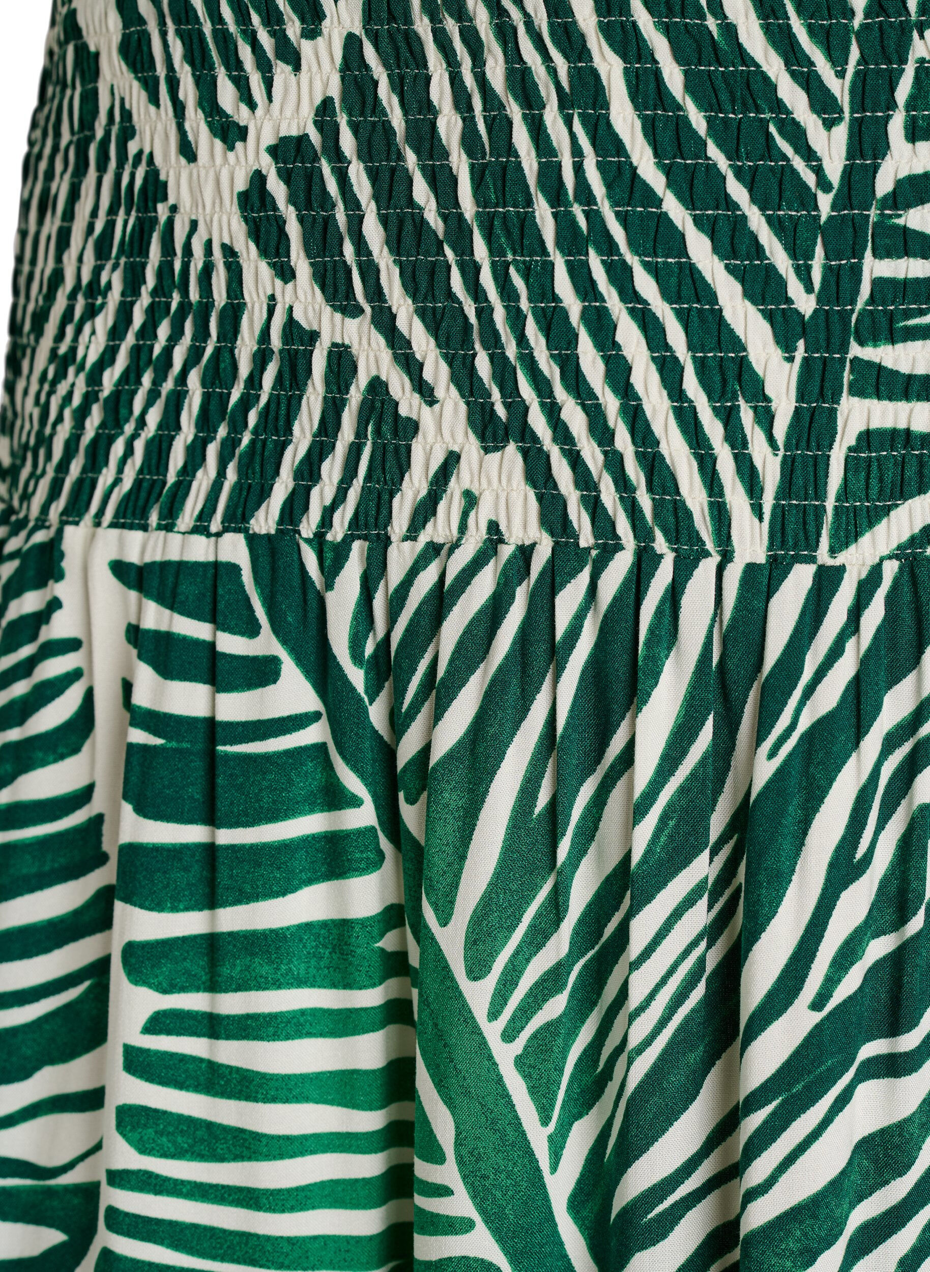 Zizzi Viscose maxi-rok met smock, Groen, Packshot image number 2