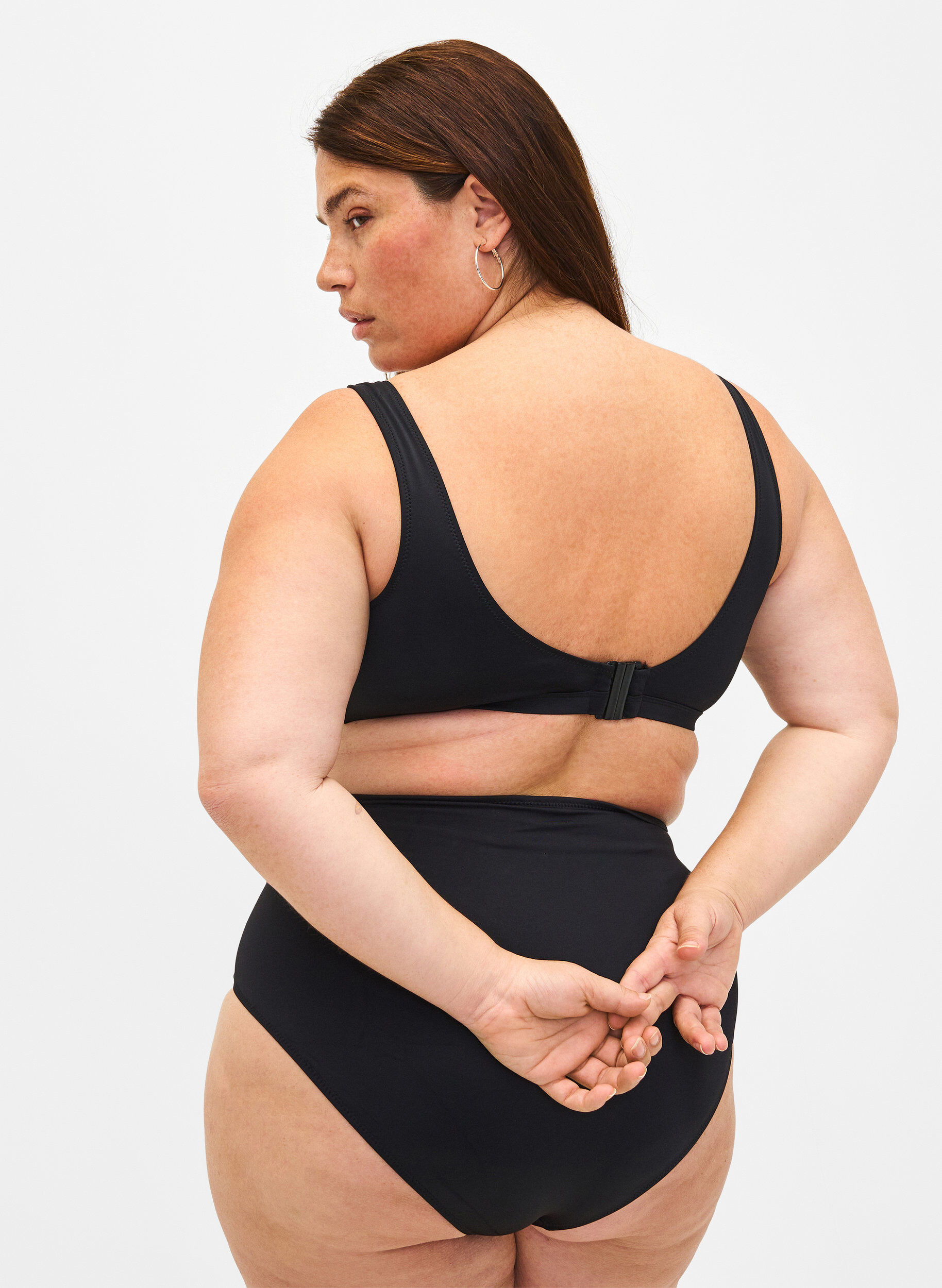 Zizzi Bikinitop met v-draad en uitneembare pads, Zwart, Model image number 2