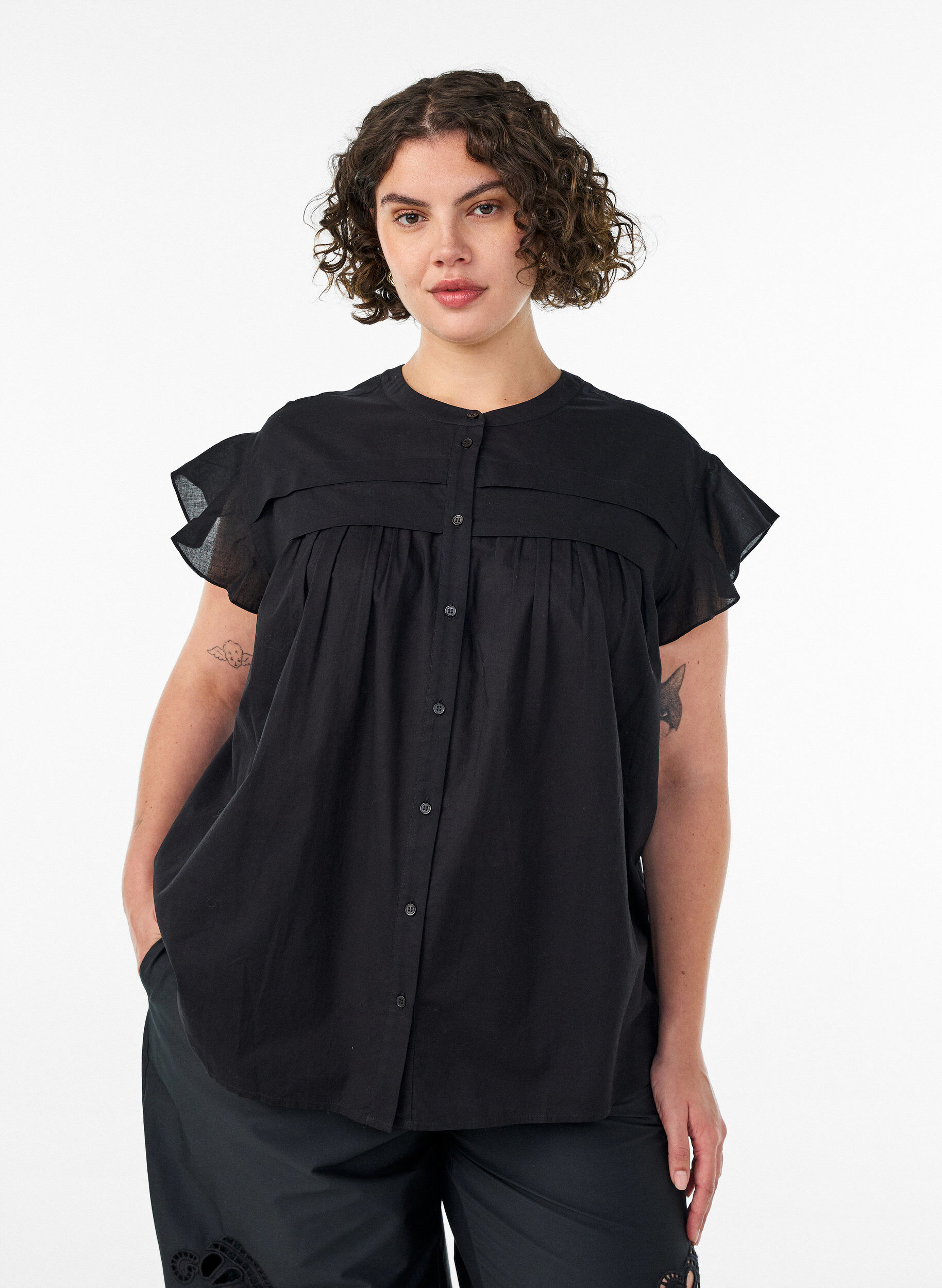 Mouwloze A-lijn katoenen blouseshirt, Zwart, Model