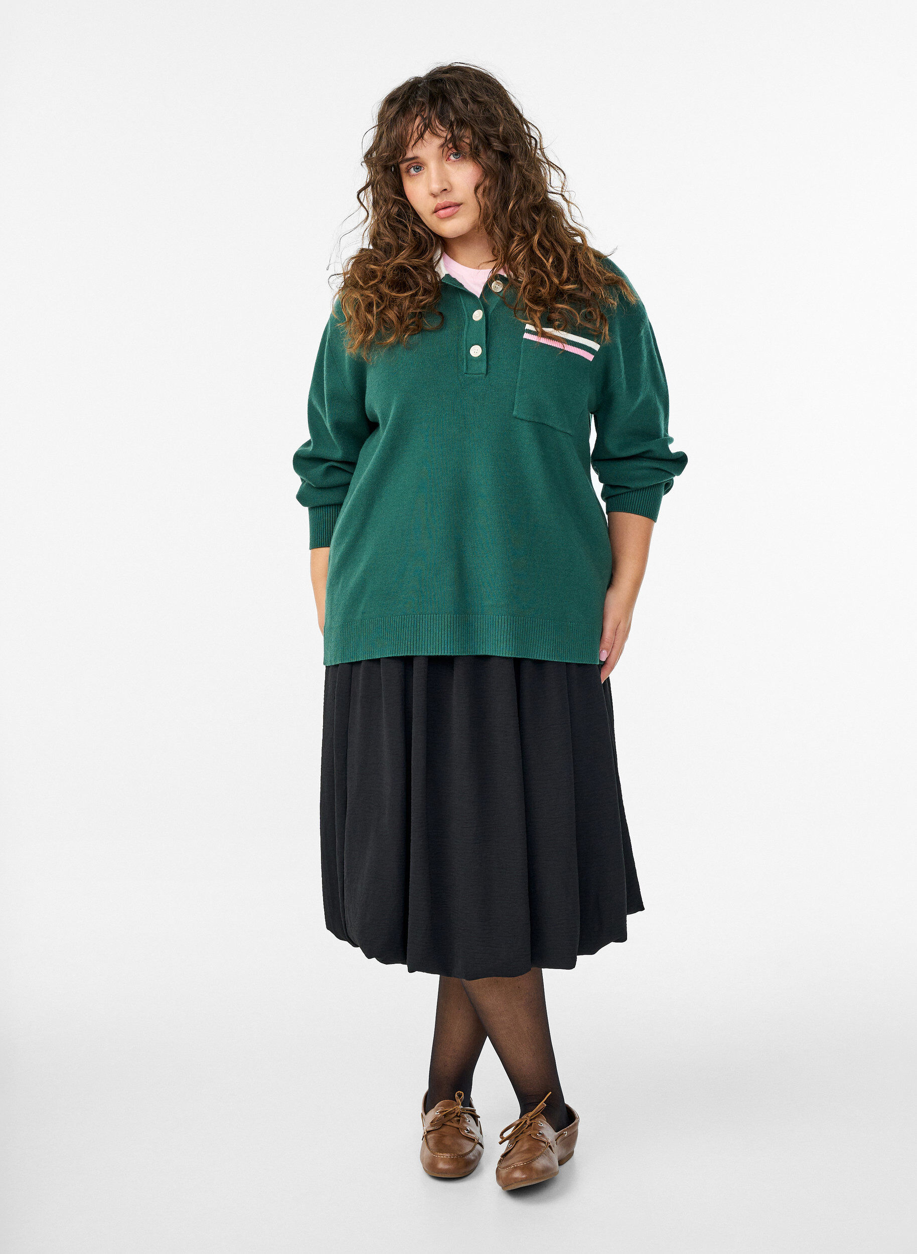 Zizzi Gebreide blouse met polokraag en contrasterende strepen, Groen, Model image number 1