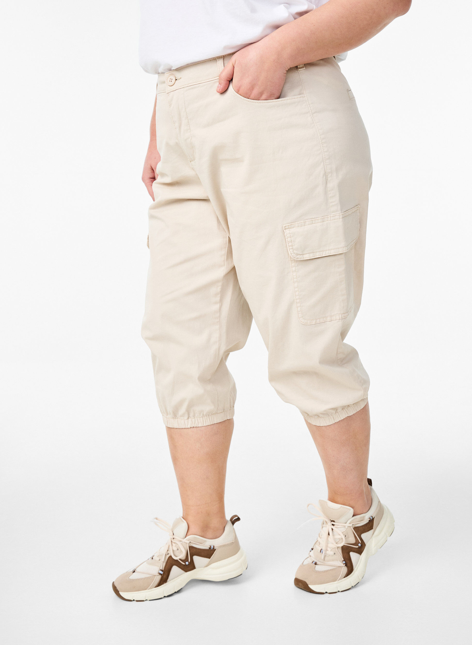Zizzi Cargo knickers met hoge taille, Beige, Model image number 2