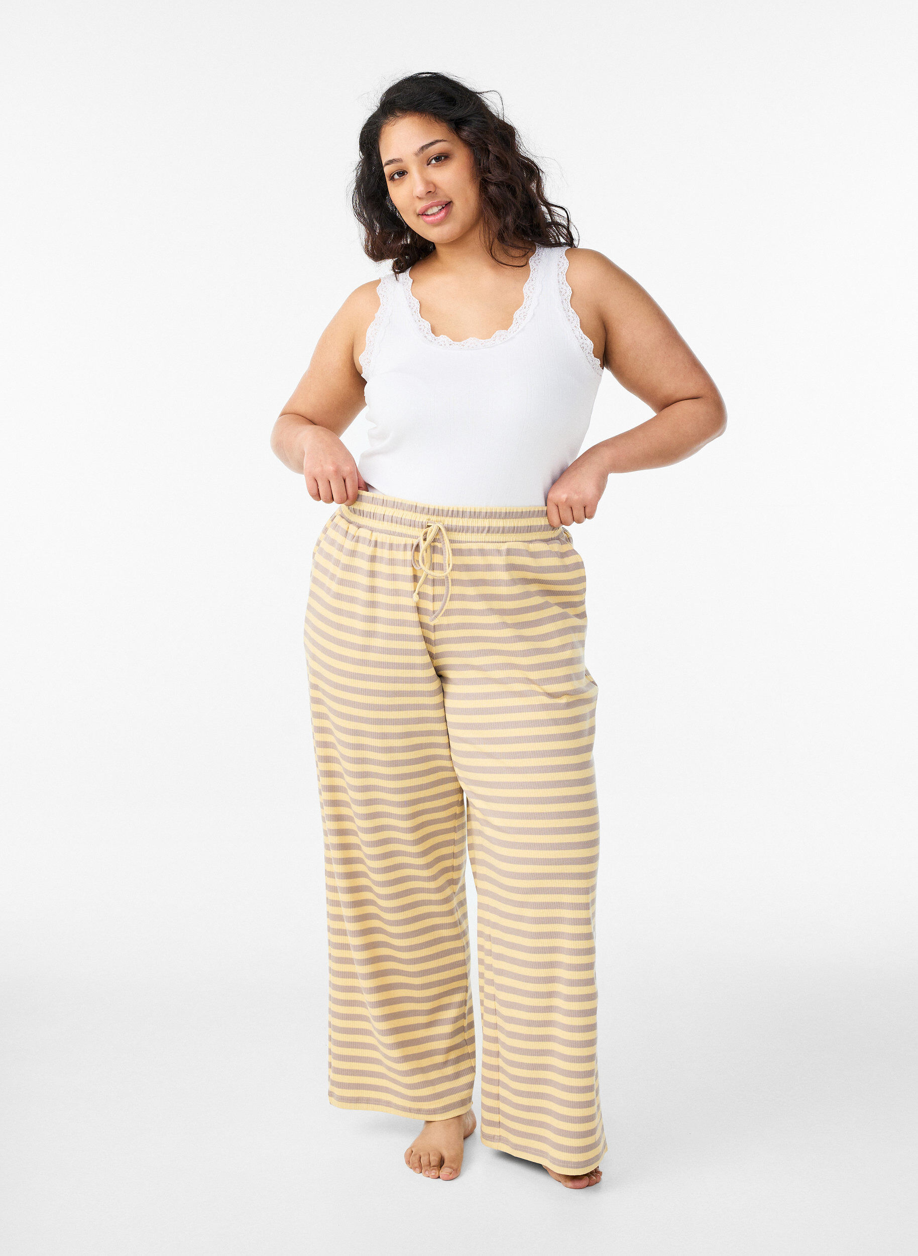 ZizziGestreepte pyjamabroek met een high waist en wijde pijpen, Geel, Model image number 0